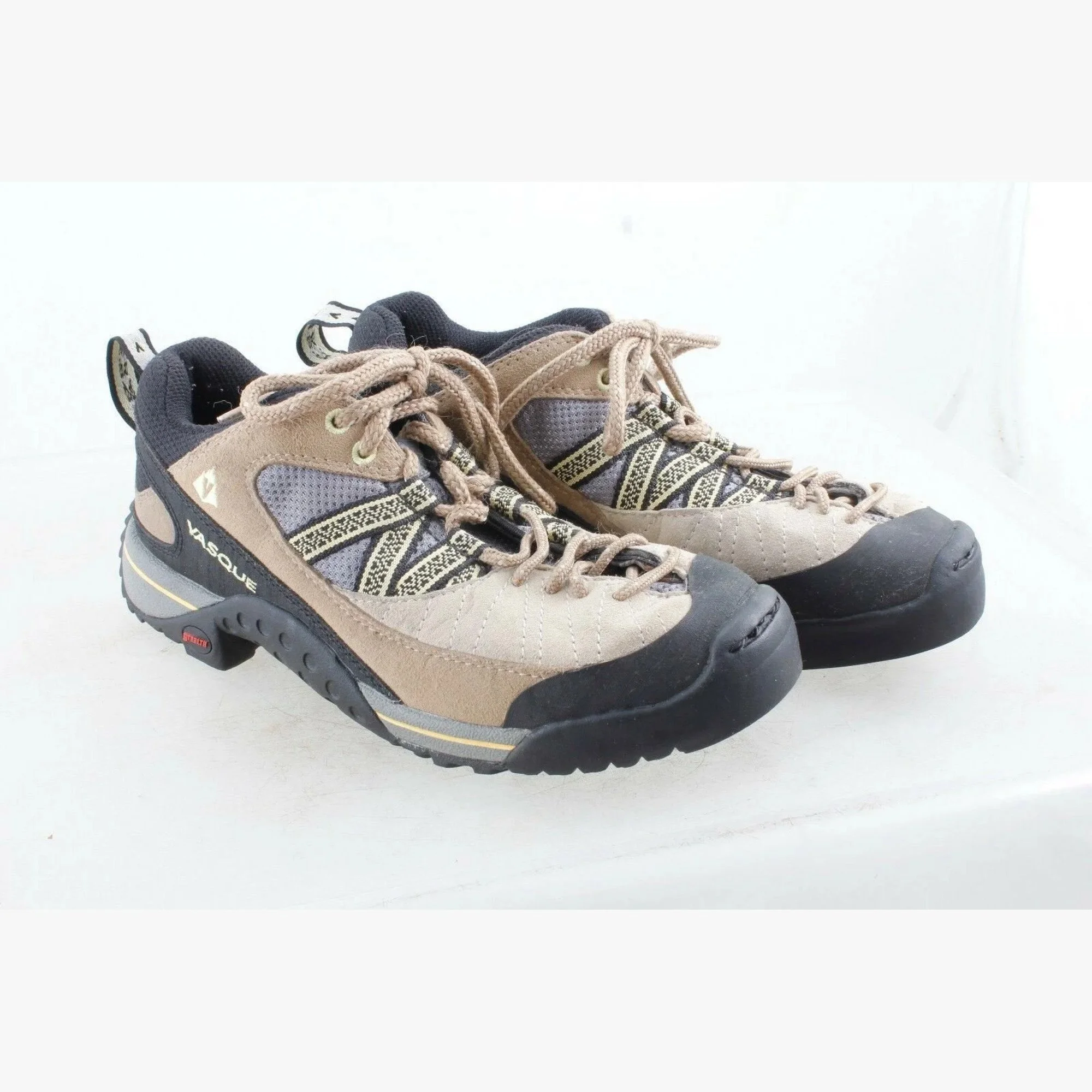 vasque-stealth-womens-hiking-shoes-7369m-size-6m-01.jpg