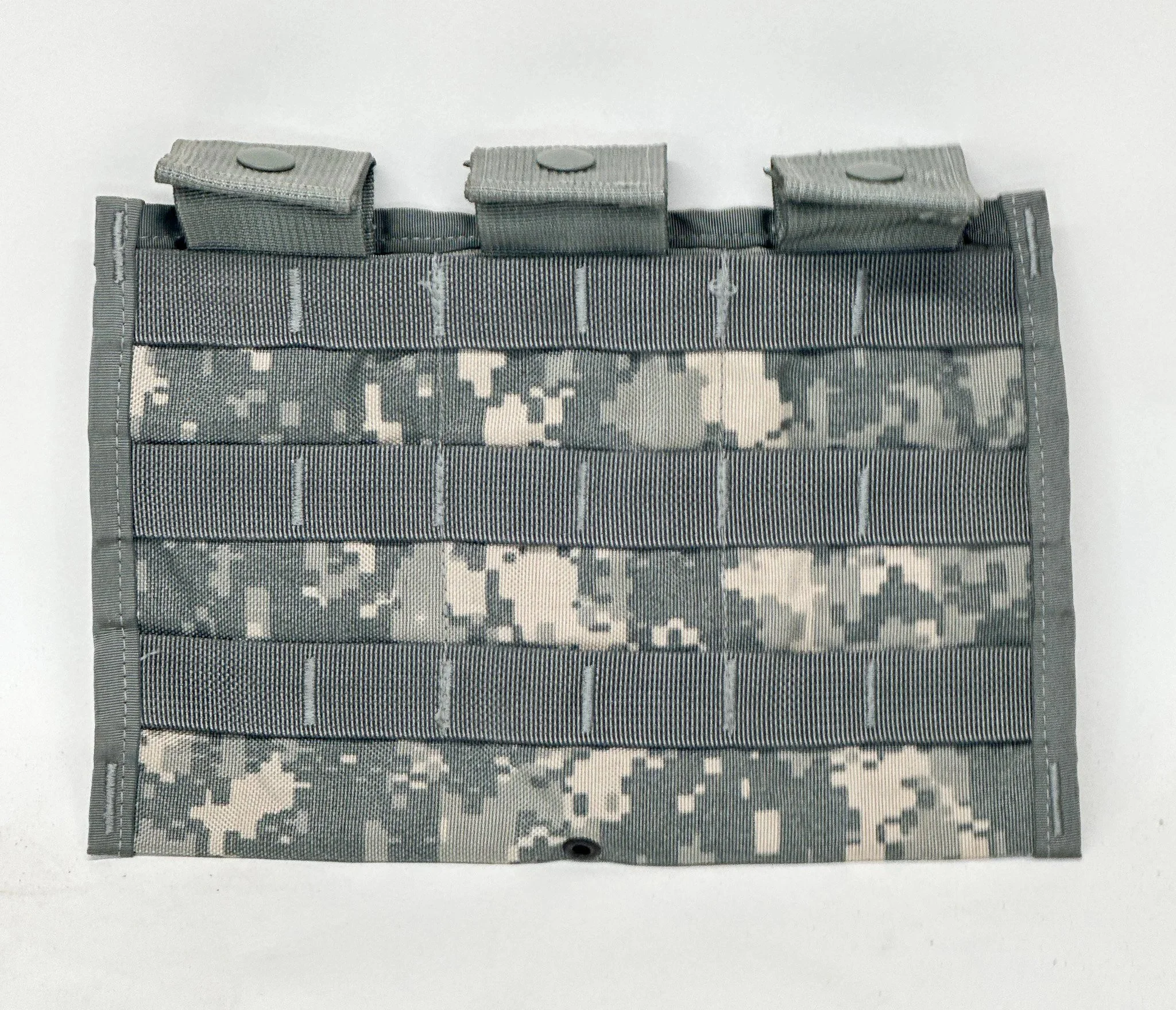 03-usgi-molle-ii-triple-m4-magazine-pouch-acu-ucp-nsn-8465-01-525-0598.jpeg