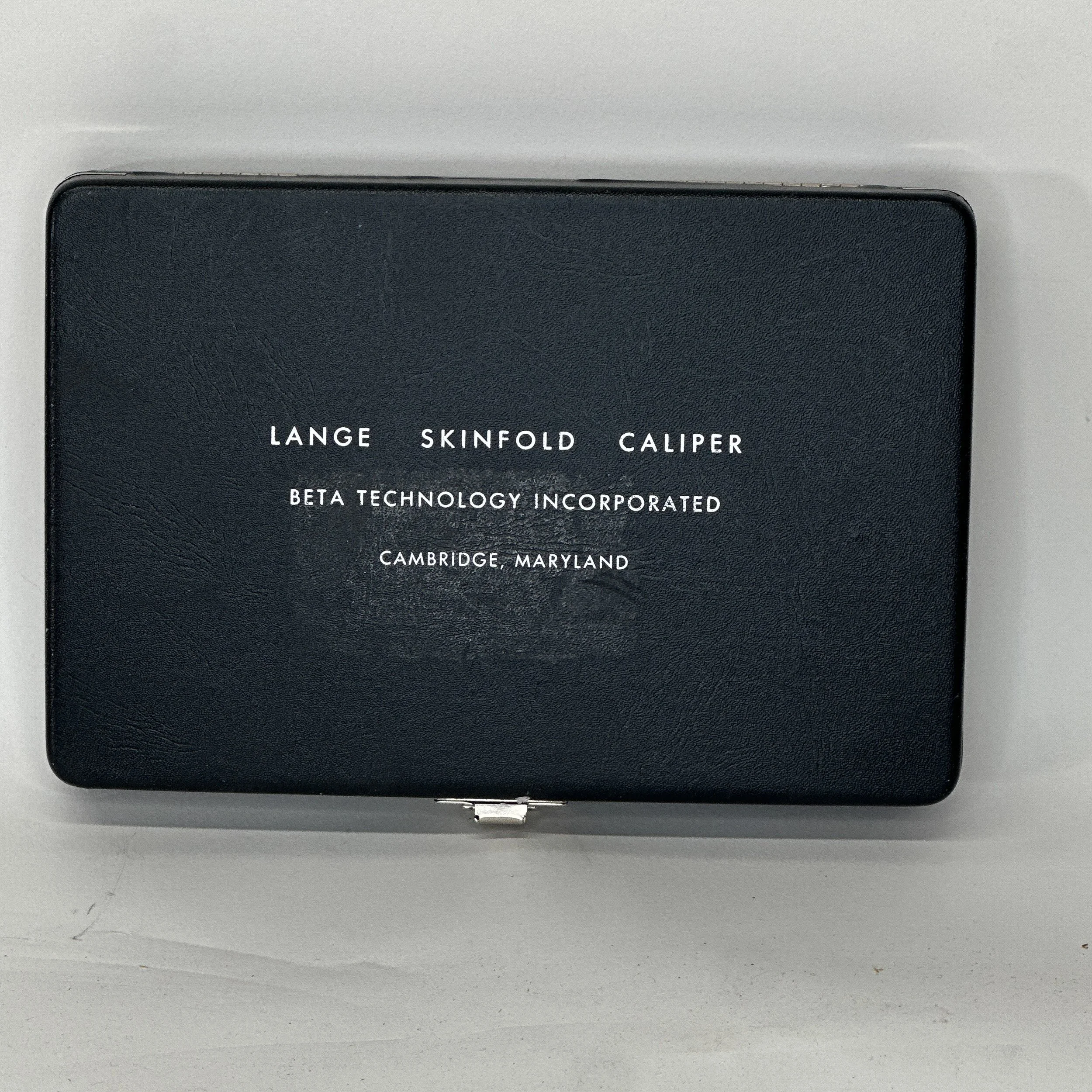 lange-skinfold-caliper-model-68902-country-technology-case-open.jpg