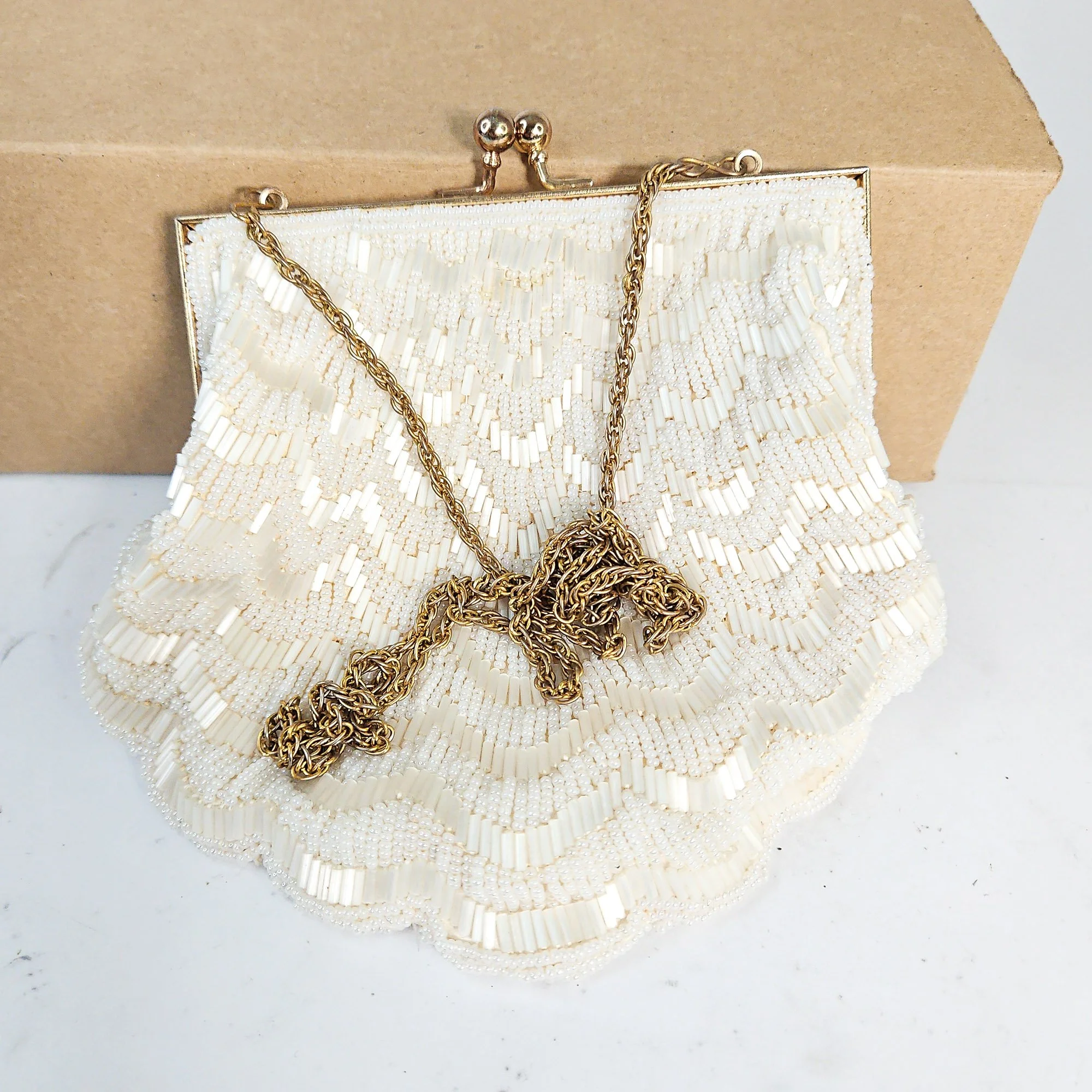 09_White_Beaded_Evening_Purse_05.jpg
