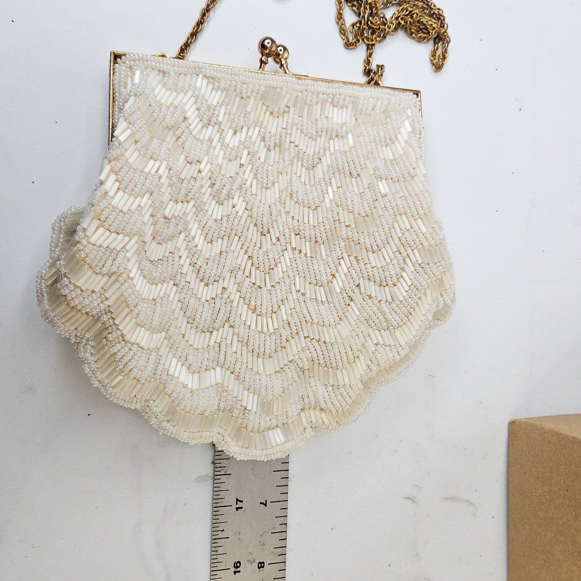 09_White_Beaded_Evening_Purse_04.jpg
