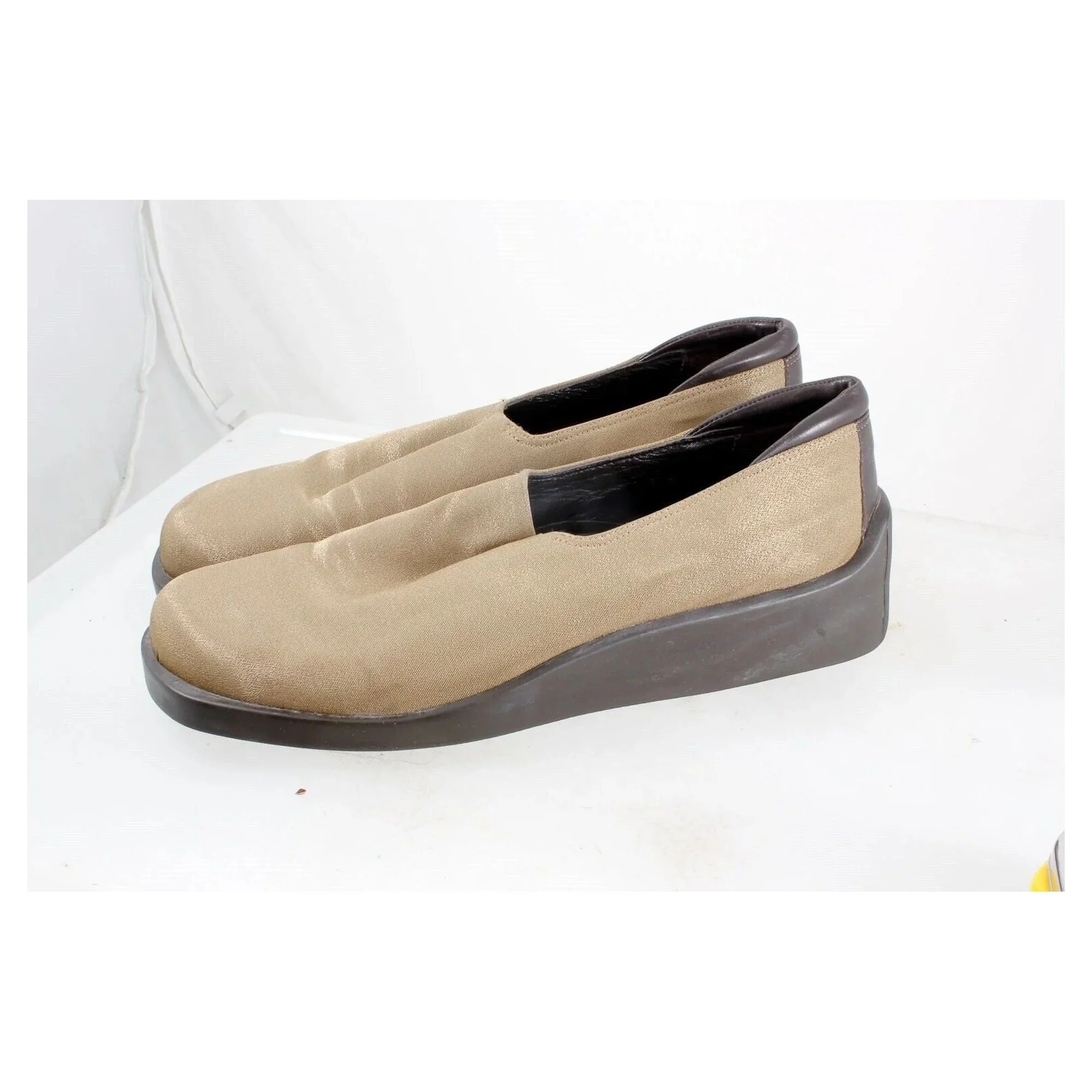 donald-j-pliner-womens-tan-slip-on-comfort-clogs-size-9-m-made-in-italy-02.jpg