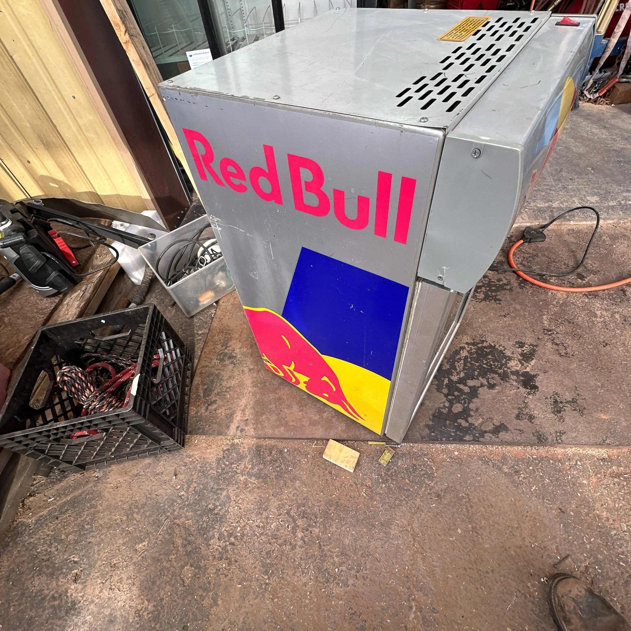 red-bull-cold-master-cmv-100-beverage-display-refrigerator-9.jpg