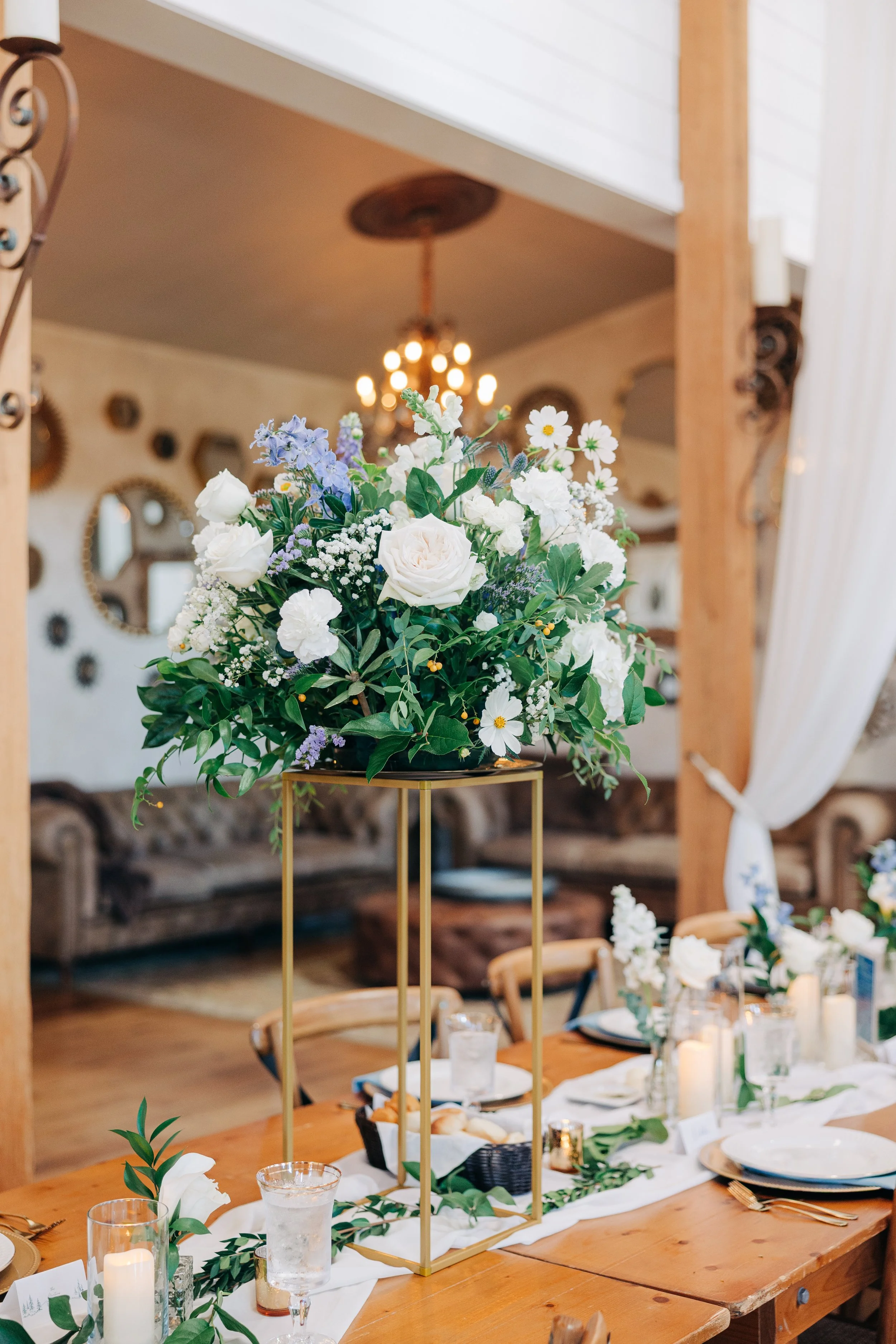 Garden-inspired wedding flowers by a Virginia florist
