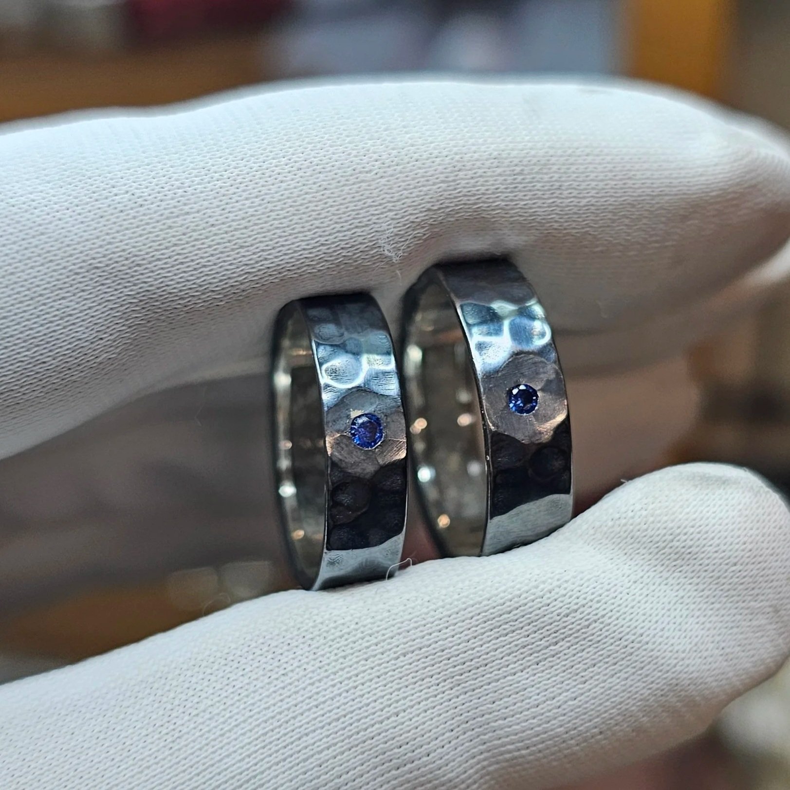 (925) Rustic Hammered Internal Channel Ring (1 Stone)