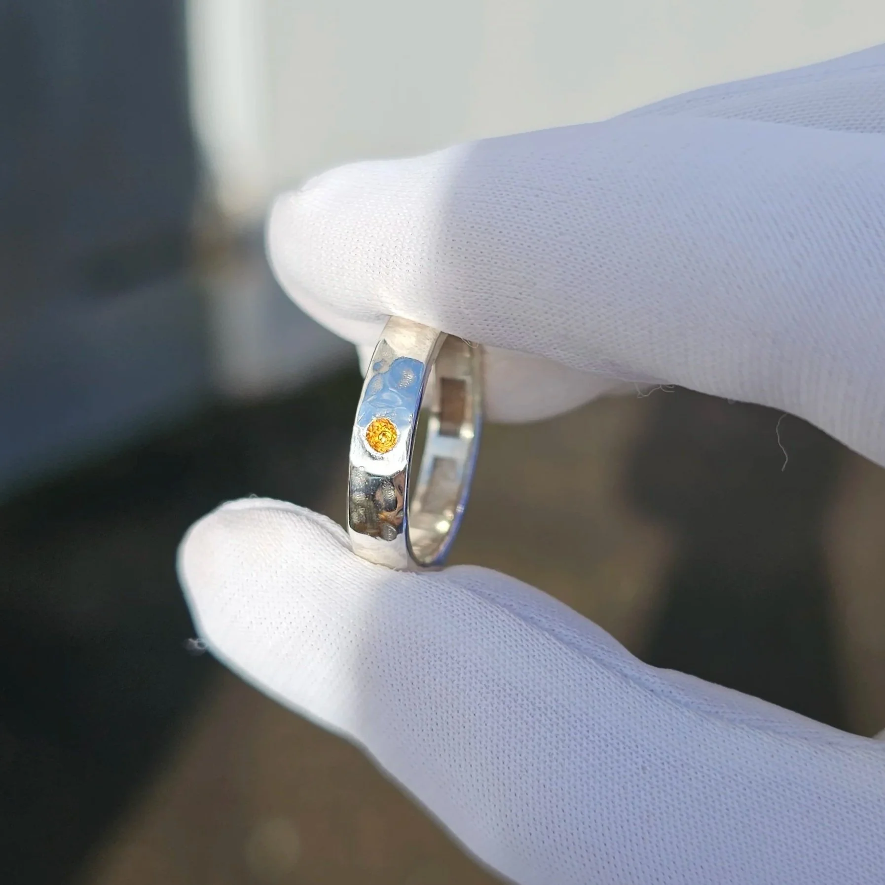 (925) Cubic Zirconia Hammered Internal Channel Ring (1 stone)