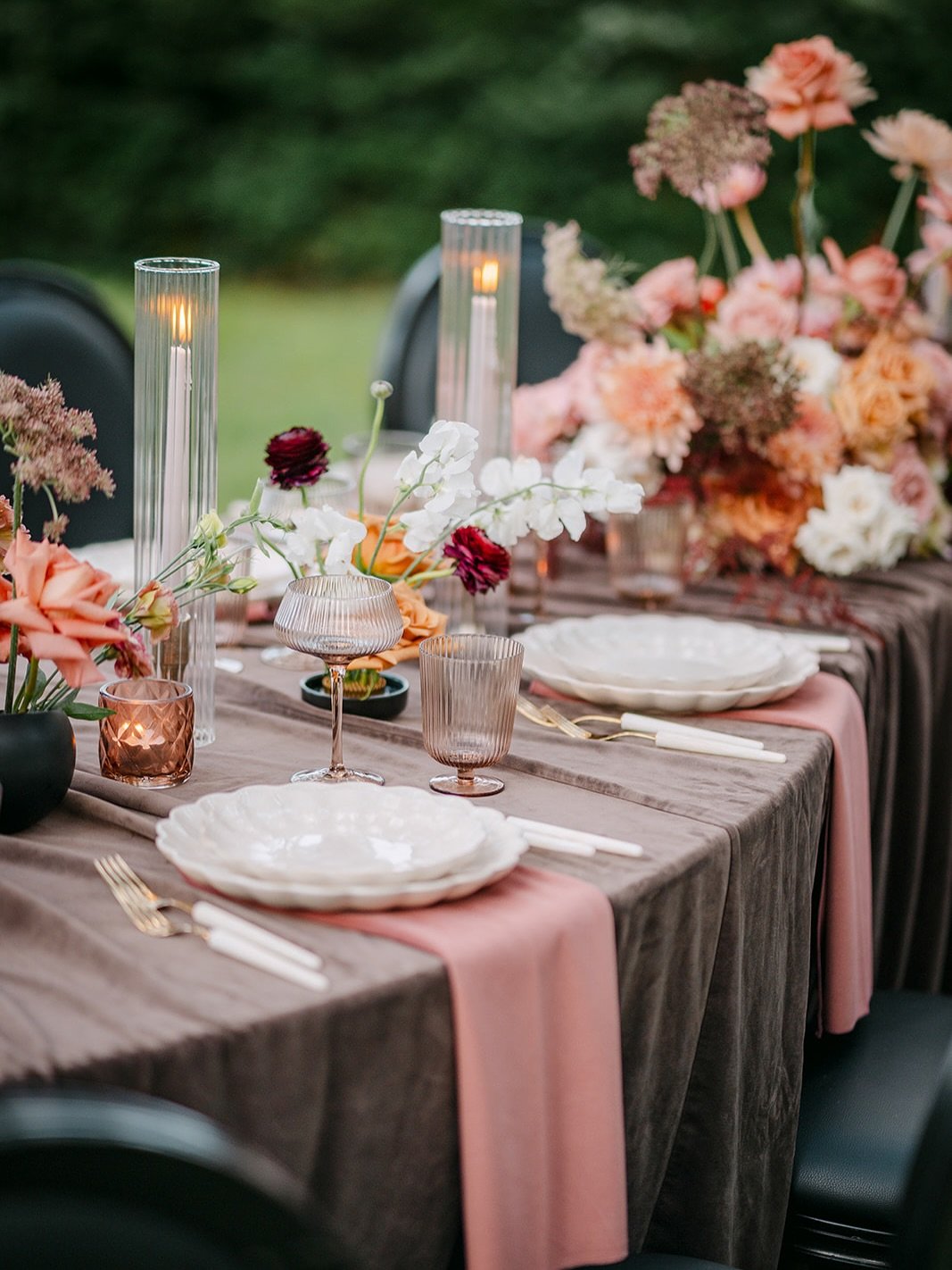 The perfect palette

Venue: @victoriaestate1883
Planner:@sincerelyshannonevents
Photo: @j.arnold.photography
Florist: @bluegrasschicfloral
Hair &amp; Makeup:@beauty.brigade.bb
Dress: @vowdweddings
Rentals: @eventworksrentals
Tabletop Rentals: @stoneo