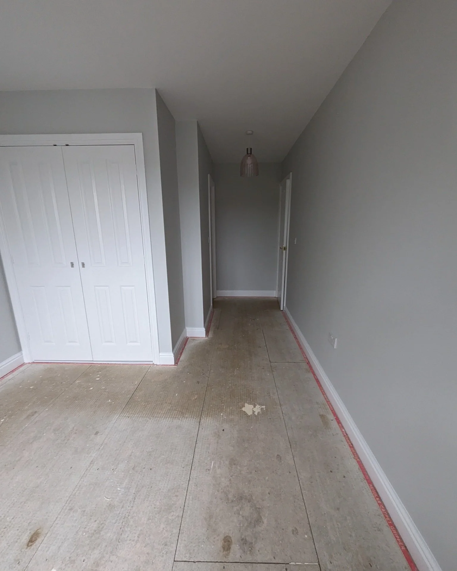 ✨ Another stunning transformation completed! ✨

This beautiful master bedroom was finished for one of my amazing customers. After all the prep work, the ceiling was completed in Dulux  Supermat White, the walls in Valspar Trade mixed in Modern Grey, 