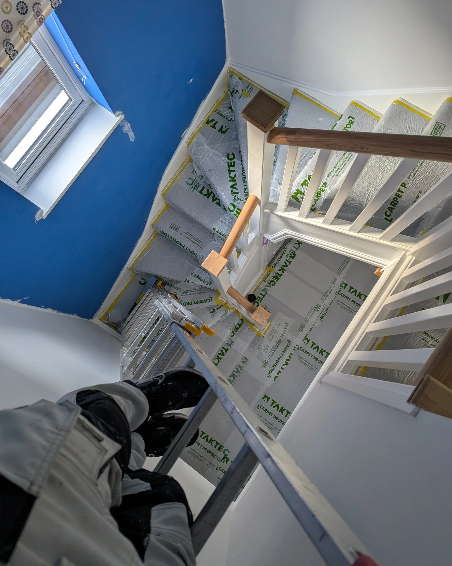 Well&hellip; it&rsquo;s a long way down 😅
But I&rsquo;ve got to say, I love my Stairs Ladder-Aide platform.
Solid. Secure. Confidence at every step.
When the job takes you up high, the right equipment makes all the difference. 💪🪜
 #paintinganddeco