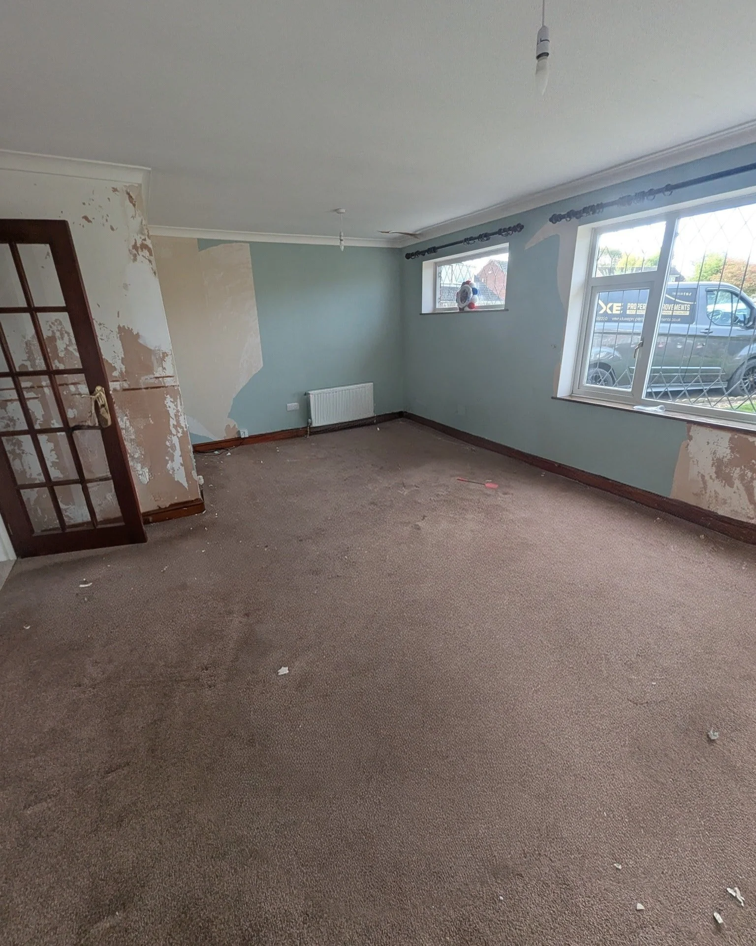 I won&rsquo;t lie, when I first walked into this room my heart sank 😅 The wallpaper removal had already been started, and it quickly became clear it was a much bigger job than expected. With wallpaper, you never really know what you&rsquo;re going t