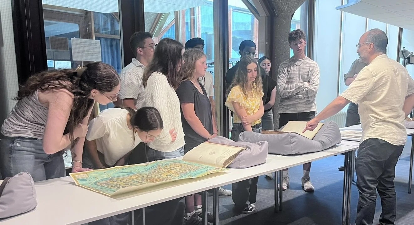 Aaron Tugendhaft teaching in Leident University Special Collections