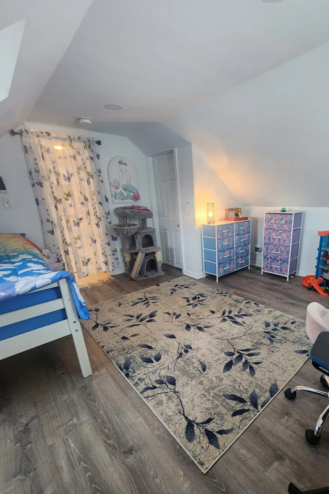 upstairs bedroom_1.JPG