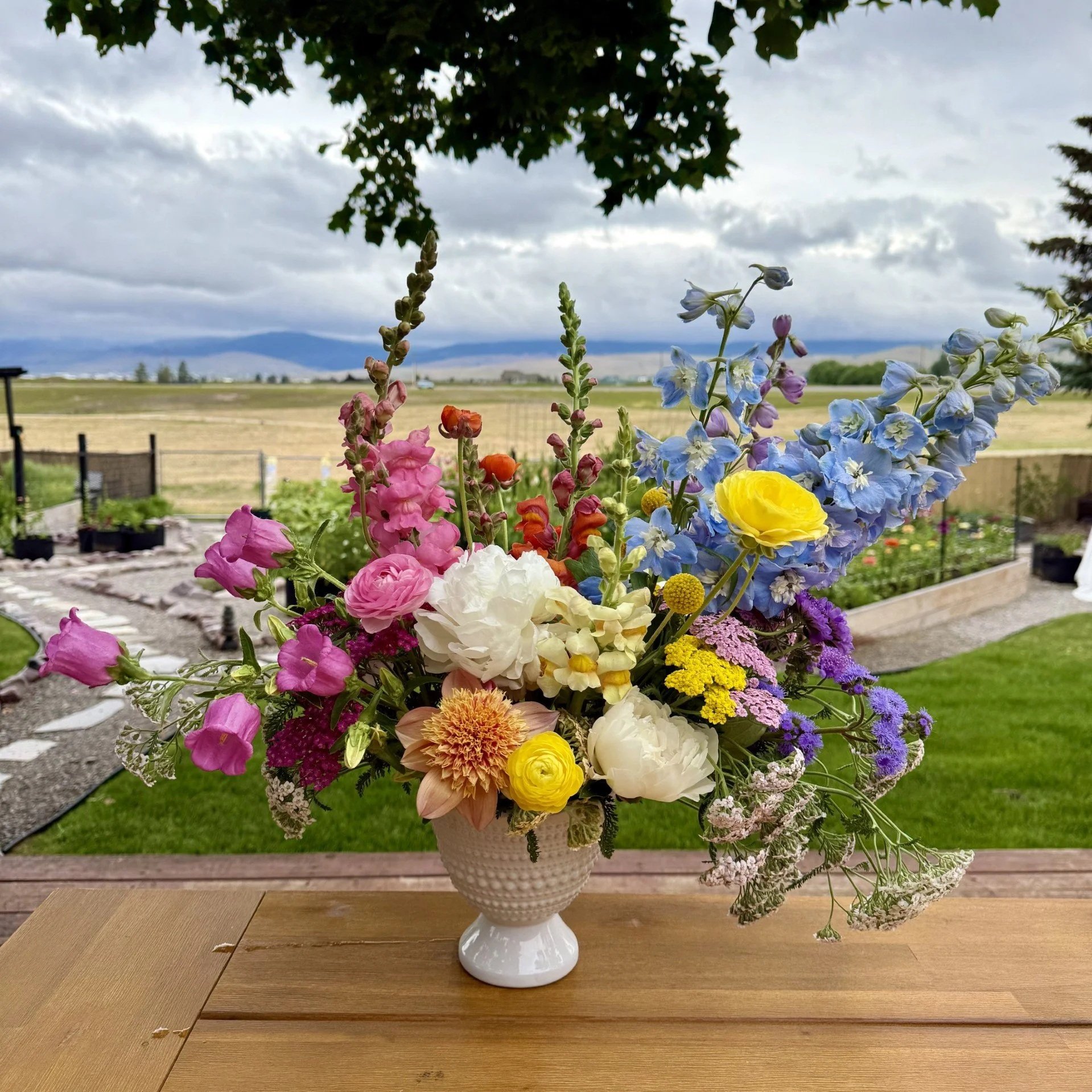 Custom arrangement with vessel