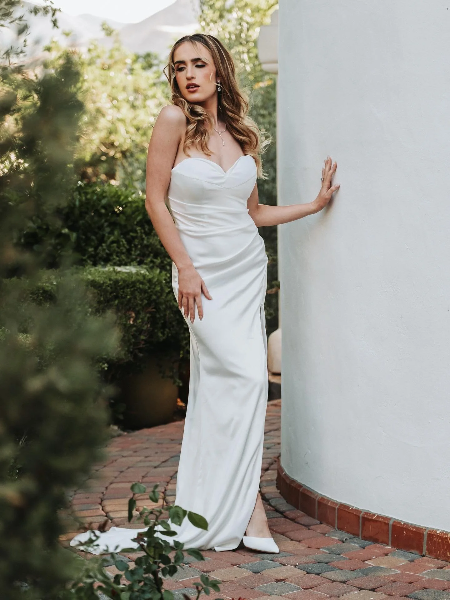 Don&rsquo;t forget your bridal shoot.

Model: @kyrasjolund
Host: @lillyrosecouturecloset Venue: @villa_de_palma Wardrobe: @lillyrosecouturecloset Hair &amp; Makeup: @rad.artistry.mua Creative Support: @liz_zvingler

#wedding #weddingphotography #wedd