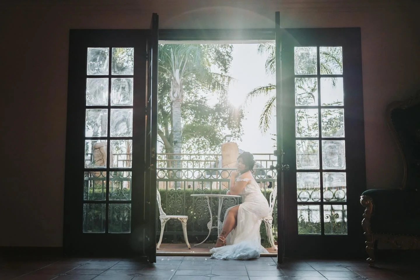 Framed intentionally, lit naturally&hellip;

Model: @dodo_b_jen 
Host: @lillyrosecouturecloset Venue: @villa_de_palma Wardrobe: @lillyrosecouturecloset

#wedding #weddingphotography #weddingphotographer #weddingphotos #californiaweddingphotographer #