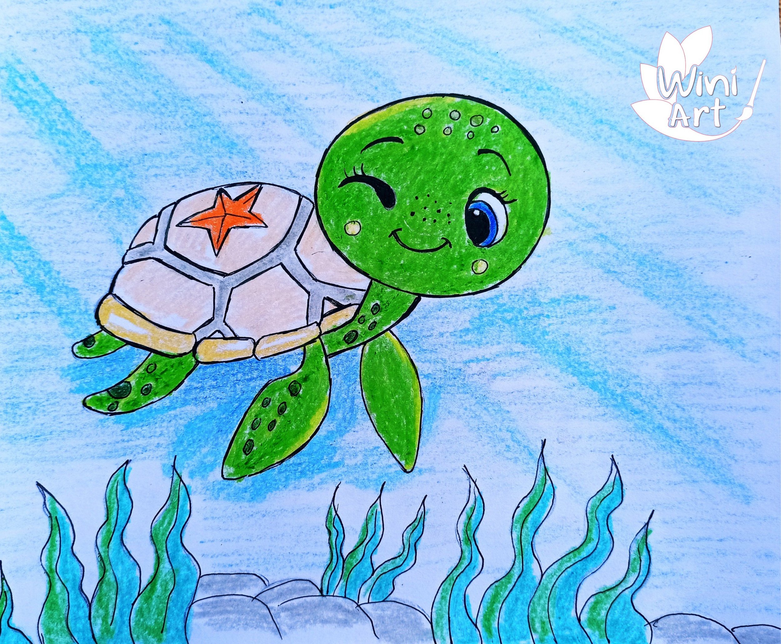 Colorful drawing of a green turtle with a big head, big eyes, and a happy smile, swimming in blue water with seaweed. The turtle has a shell with an orange star pattern. The background is light blue with water and grasses, and the top right corner has a logo that reads 'Mini Art'.