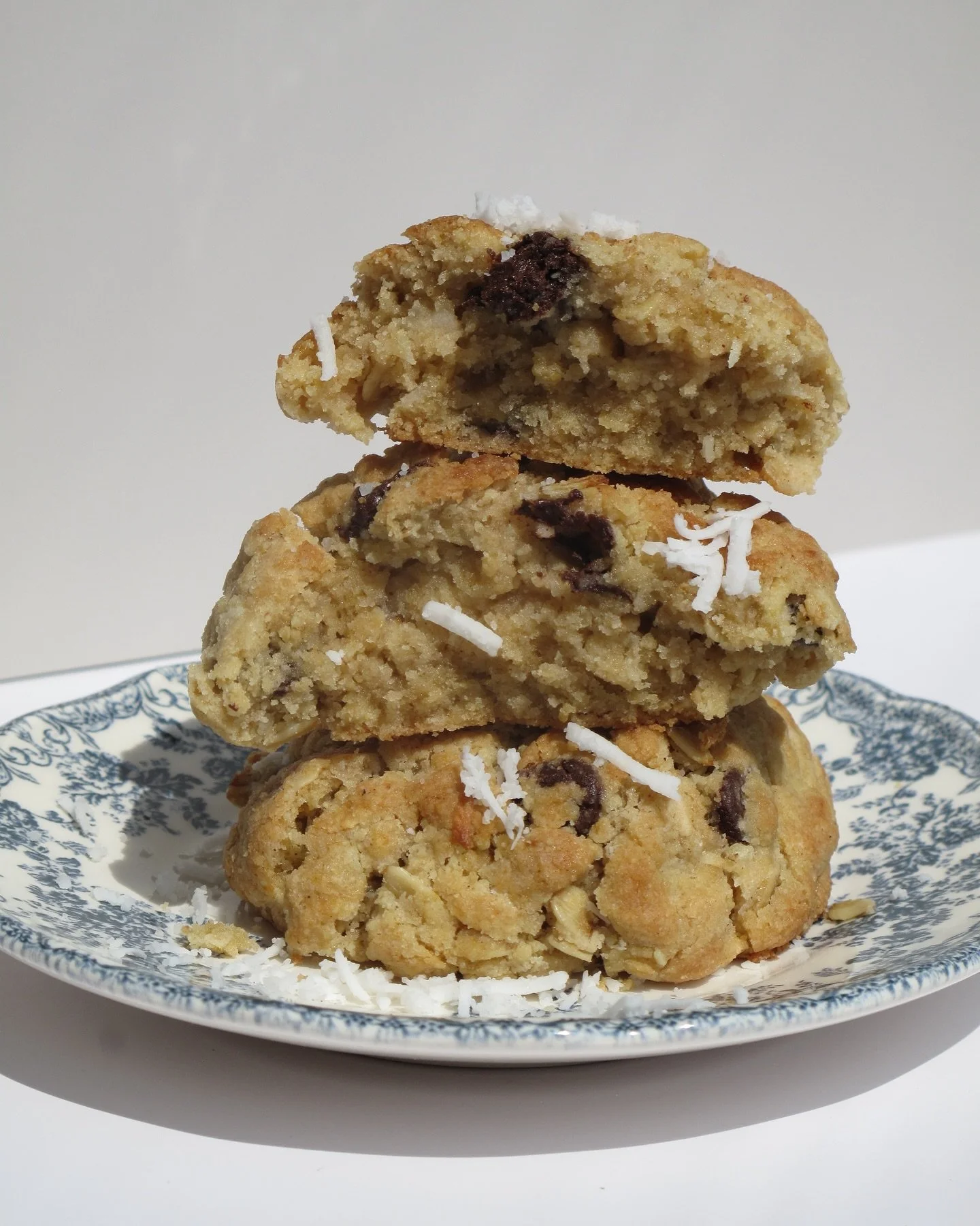 coconut oatmeal 🥥🥣🍴🫙

nuestro take en una cookie de avena con coco rayado y toque de canela!!!! crunchy por fuera y suuuuper suave por dentro 🧚🏻&zwj;♂️

prueba los nuevos sabores (pistache y coco avena) pide tus cookies por mensaje o douwcookie