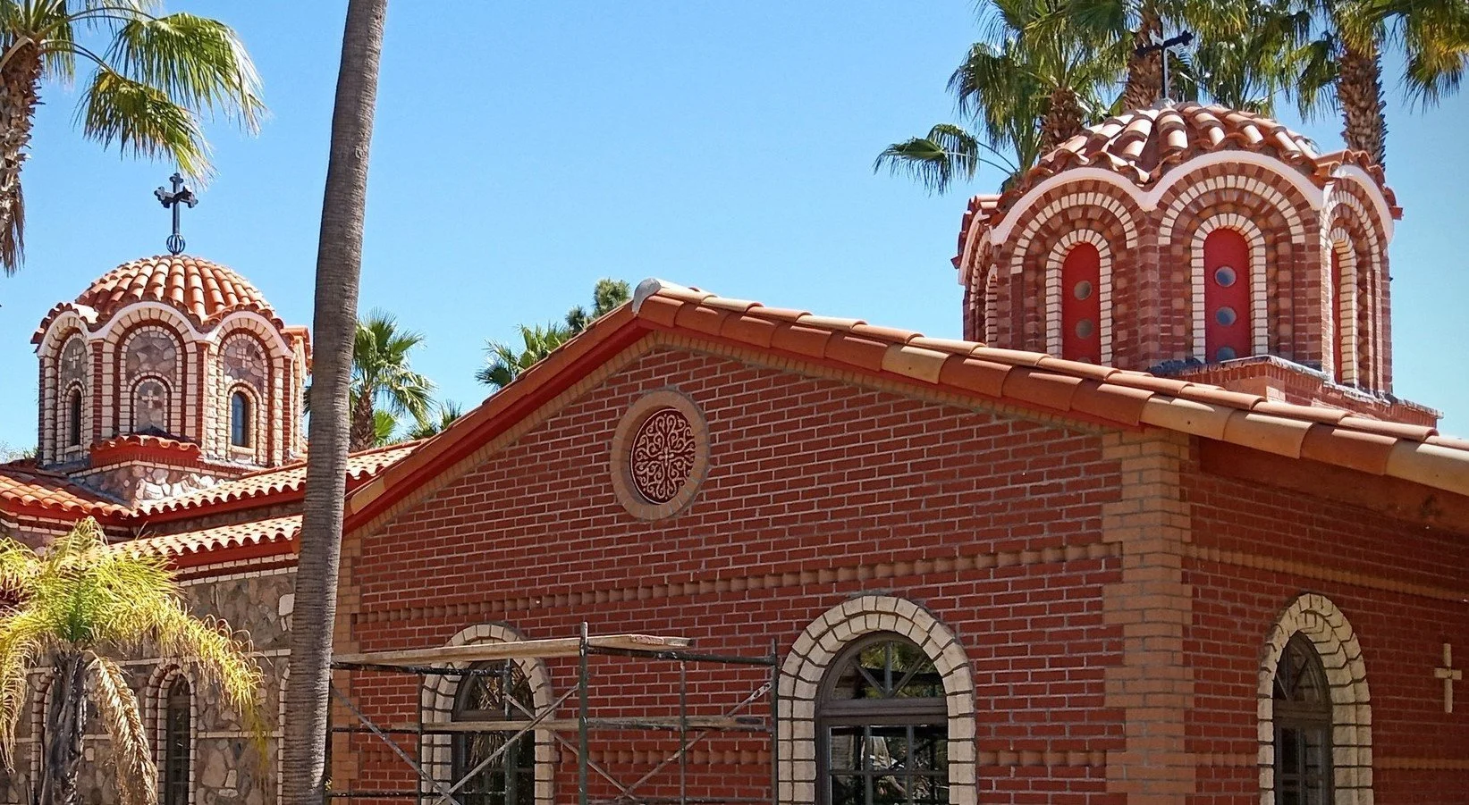 byzantine vine motif full wall.jpg