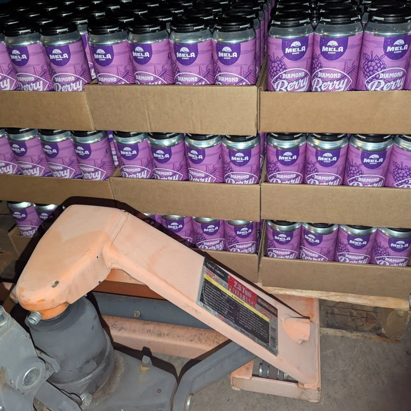 One final teaser before the big release this Saturday at @tapsatoaktreestation 

Our collaboration with the @portlanddiamondproject is canned up and on the pallets just waiting to be delivered! 

Come out this weekend for the grand reveal from 12-5 a