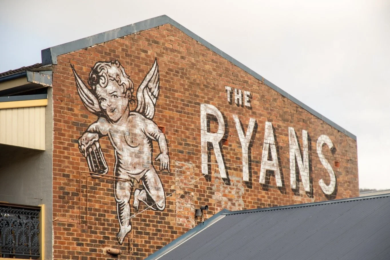 COMING SOON&hellip; Trivia night at @ryanshotelthirroul! 

Join us from Tuesday 2nd December for weekly trivia at the Ryan&rsquo;s with prizes up for grabs:

🥇 First place: $100 Vinos Voucher
🥈 Second place: $50 Vinos Voucher
👥 Best team name: x3 