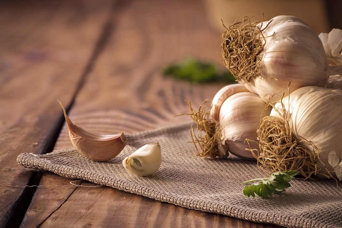 garlic-g03ba689de_1920-1200x800.jpg