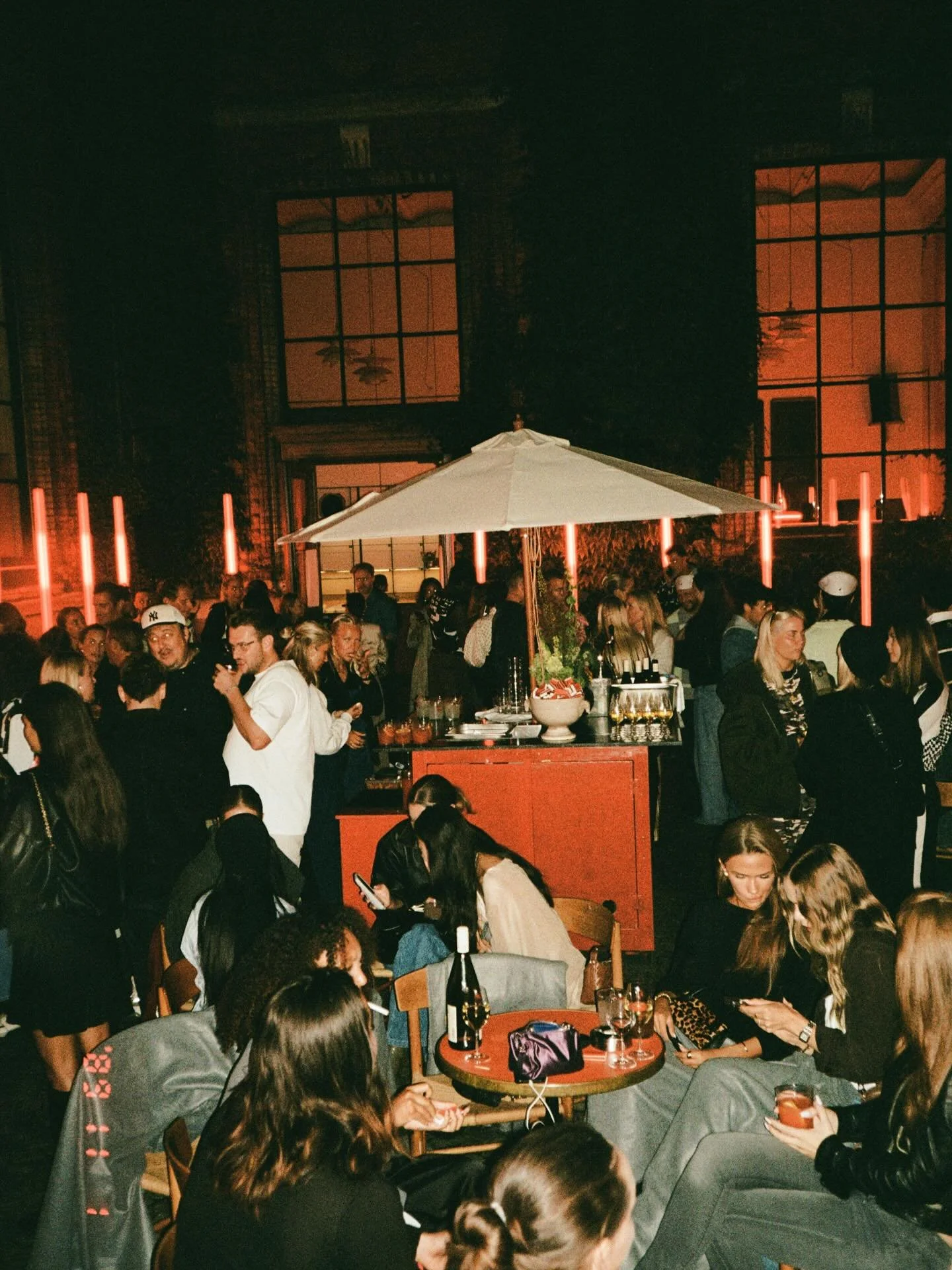 More moments from an incredible evening with @jlindebergofficial 

Photos by: @annafloreen