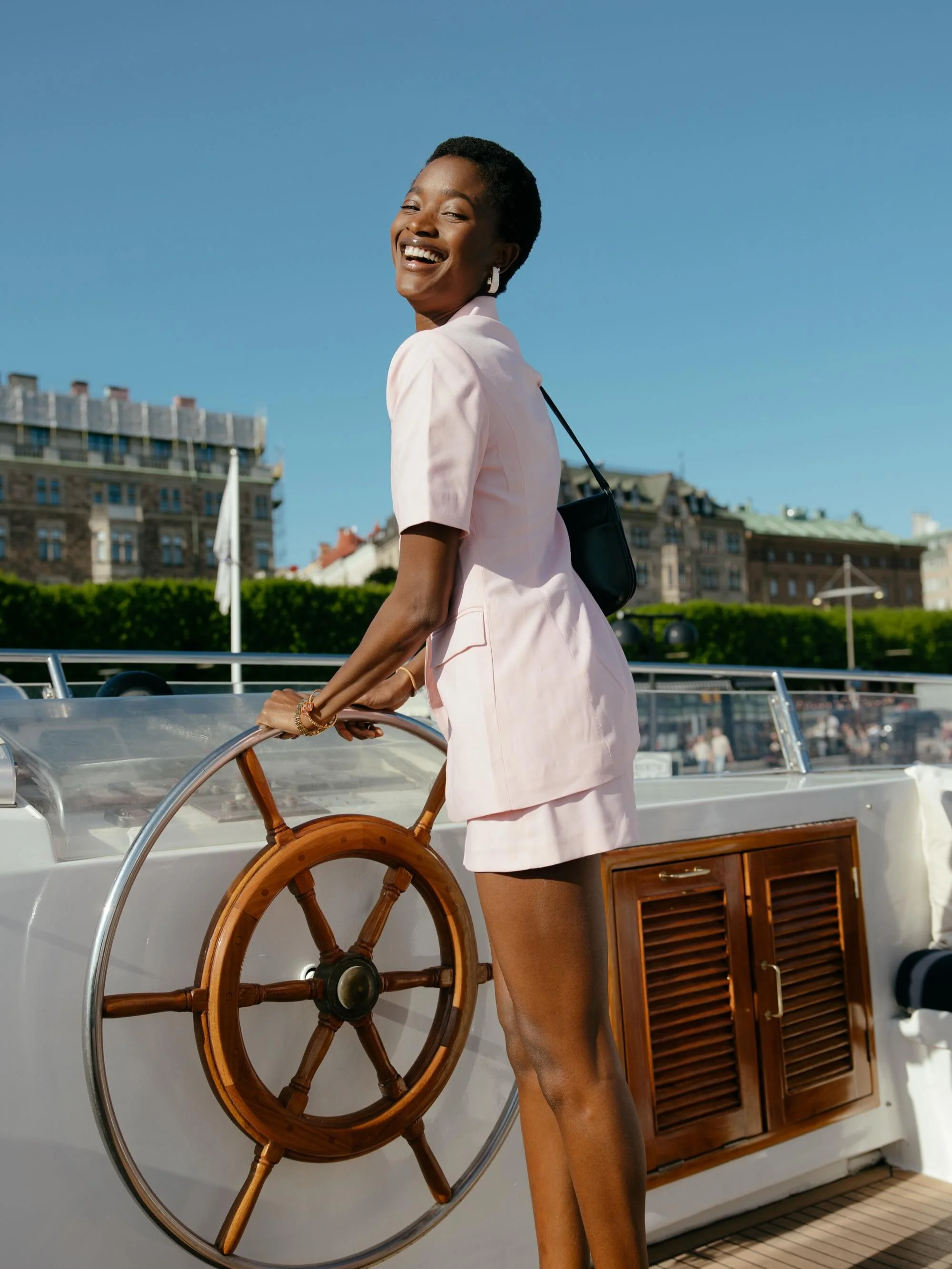 BIKBOK CRUISE - AN EVENING AT SEA

Set against the backdrop of the Stockholm archipelago, guests were invited aboard for a sunset cruise to a scenic dinner destination, celebrating Scandinavian summer, effortless dressing and shared moments in Bik Bo