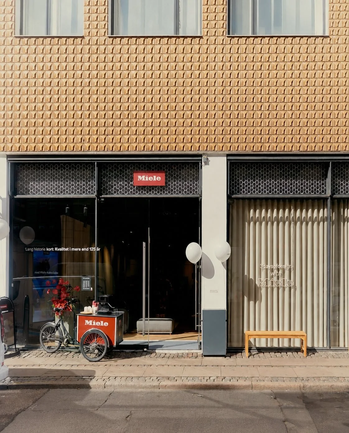 3 DAYS OF DESIGN WITH MIELE

Join us at the Miele Experience Center in Copenhagen and explore the brand&rsquo;s design universe through live baking, specialty coffee and thoughtful hospitality.
Discover Miele&rsquo;s new Pearl Beige kitchen and exper