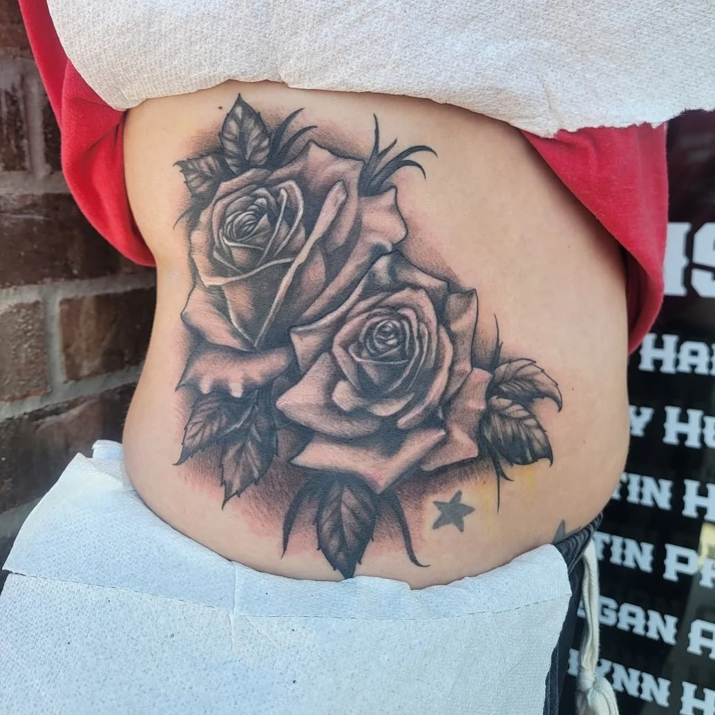 Justin Hall executed these beautiful roses nicely 👌 to book with just shoot him an email at jmhtattoos@gmail.com @jmhtattoos @blastedtattoocare @industryinksusa @texasinkedmagazine @inkedmag #dallastattooartist #rockwall #rockwalltattoo #tattoo #bla