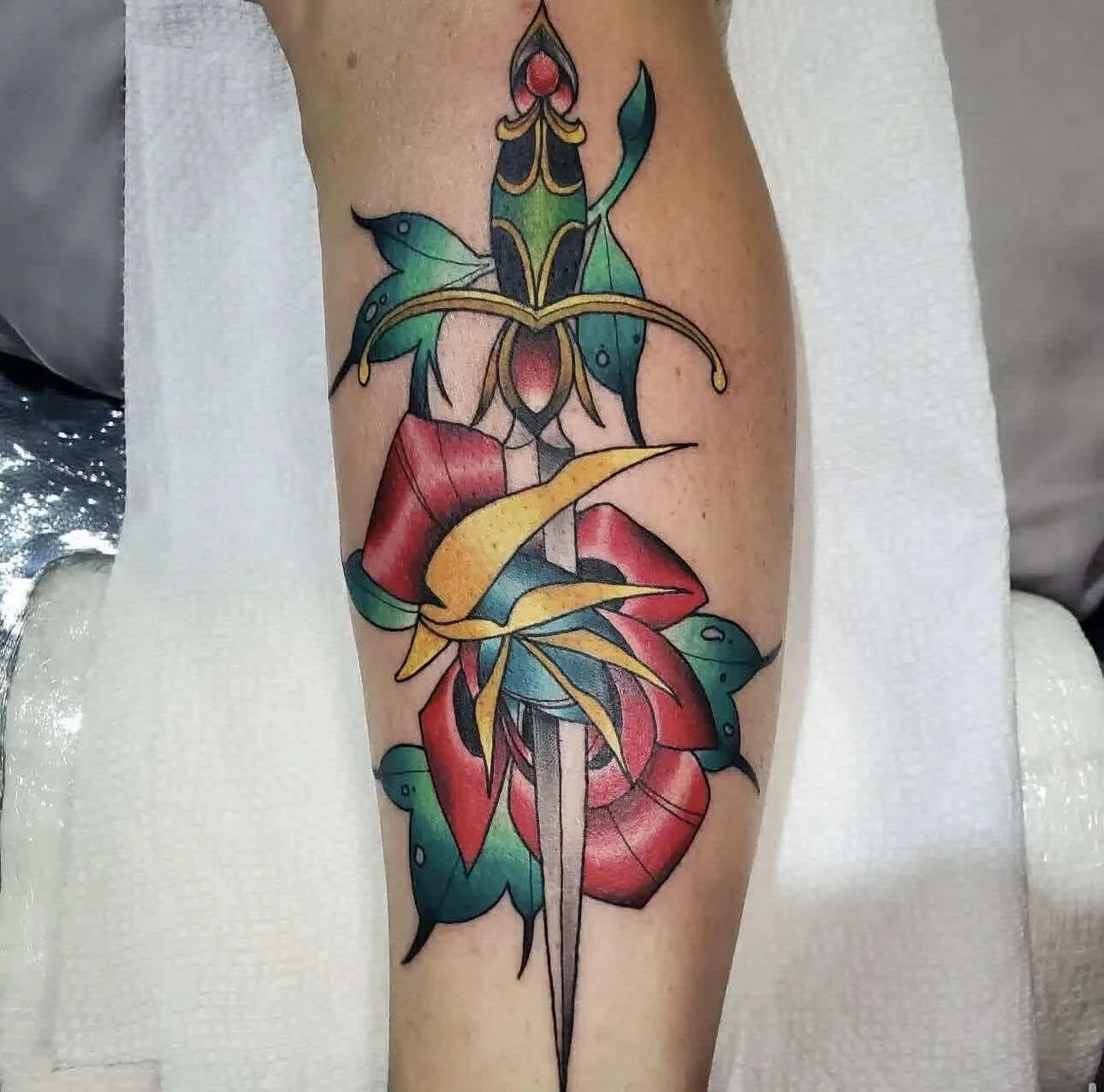 Neo trad rose and dagger done by @tattoosbybobcat #rosetattoo #daggertattoo #rockwalltattoo #dallastattooartist #rockwall #yournewfavoriteink #blastedtattoocare #colortattoo #girlswithtattoos #bobbydressedlikeagirlonce #neotrad #neotraditional #crisp