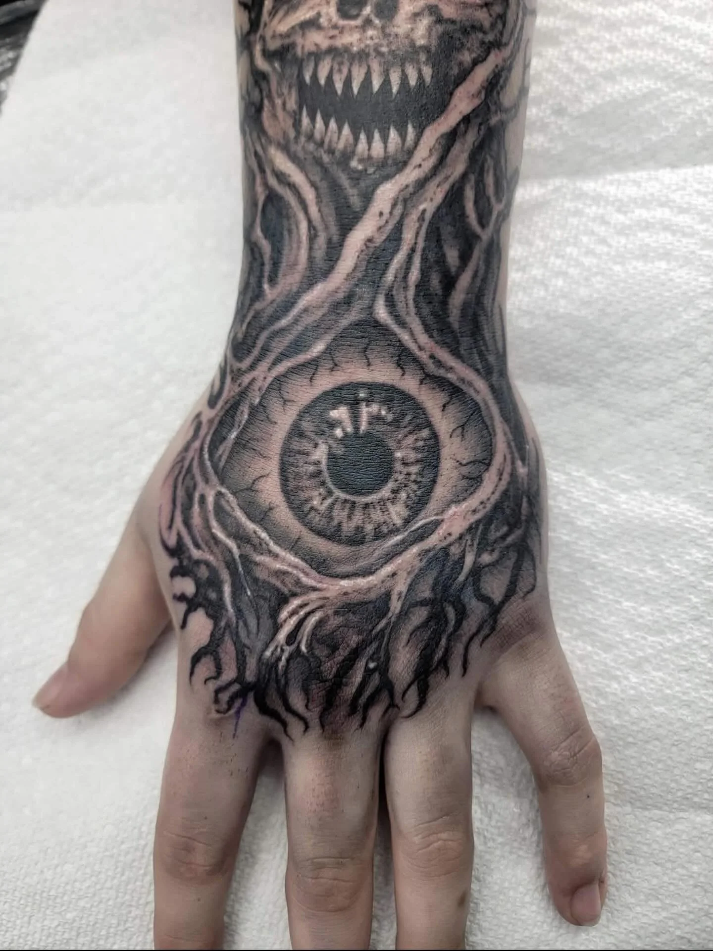 Hand jammer. @jmhtattoos nailed this black an grey eyeball #fyp #fypage #tattoo #art #blackandgreytattoo