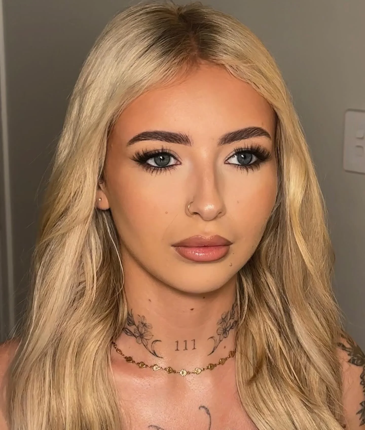 Bronzed beauty 🤎 @kayla.whalen 

#makeupclass #makeuplessons #beautyschool #beautyeducation #makeupschool #makeupeducator #masterclass #makeupmasterclass #onlinemakeupclass #onlineclasses #destinationweddingmakeupartist #destinationwedding #destinat