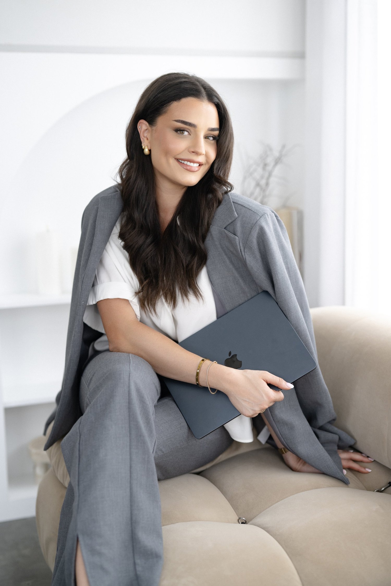 Emma, founder of Emma B. Artistry, Perth bridal and destination wedding makeup artist