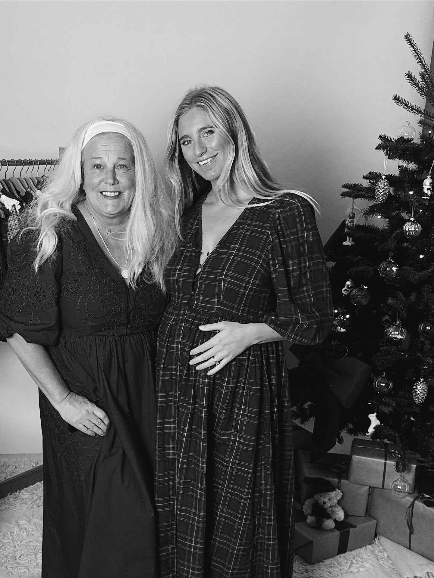 New work for @newbielovers 

A festive live shopping moment with Penny and Mia Parnevik.

From trying on seasonal looks to sharing styling tips for winter gatherings, they bring warmth, laughter, and joyful chaos &ndash; cozy, personal, and full of h