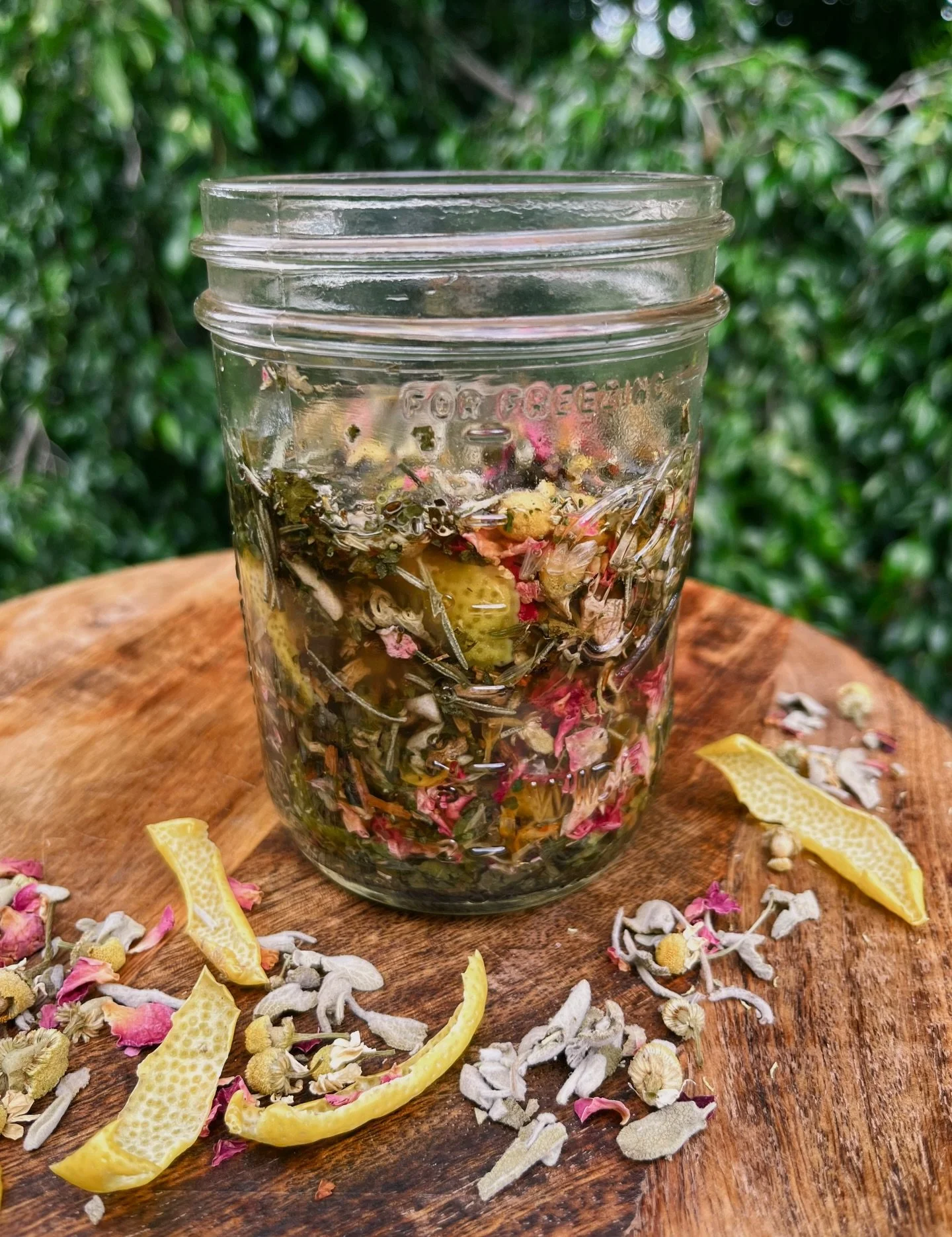 Botanical Anthology&rsquo;s Guide to Herbal Facial Care - our first ever themed booklet - is now available from @plantwondercollective and&nbsp;@botanical_anthology!

For my contribution, I wrote about the&nbsp;History and Lore of Queen of Hungary&rs