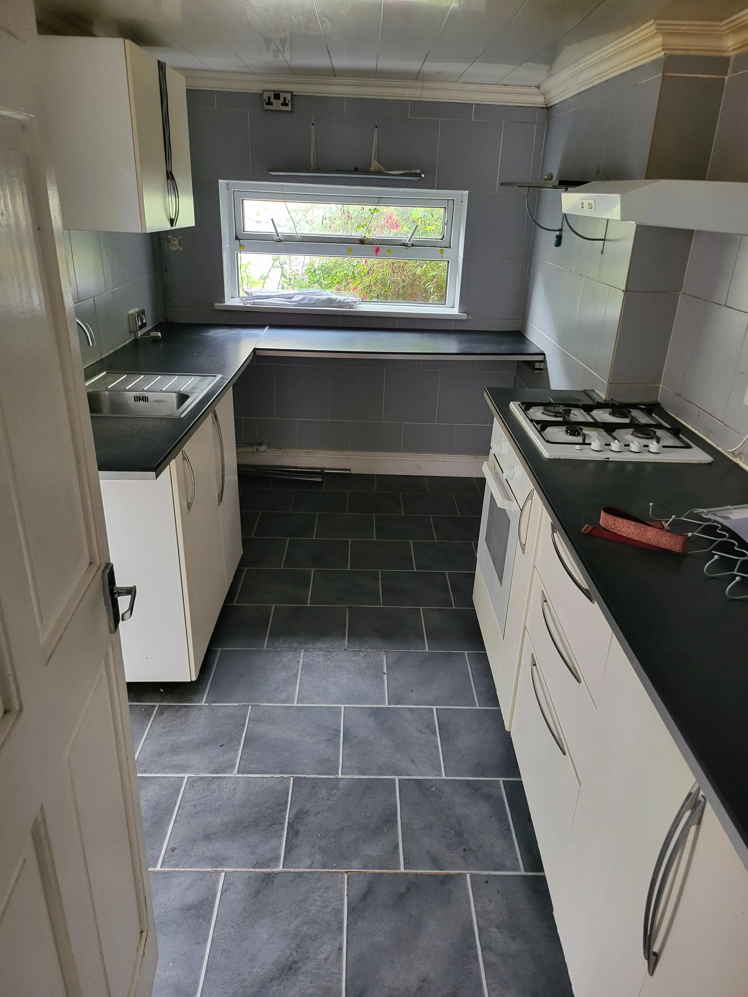 2 Bedroom House - Barry, Wales 