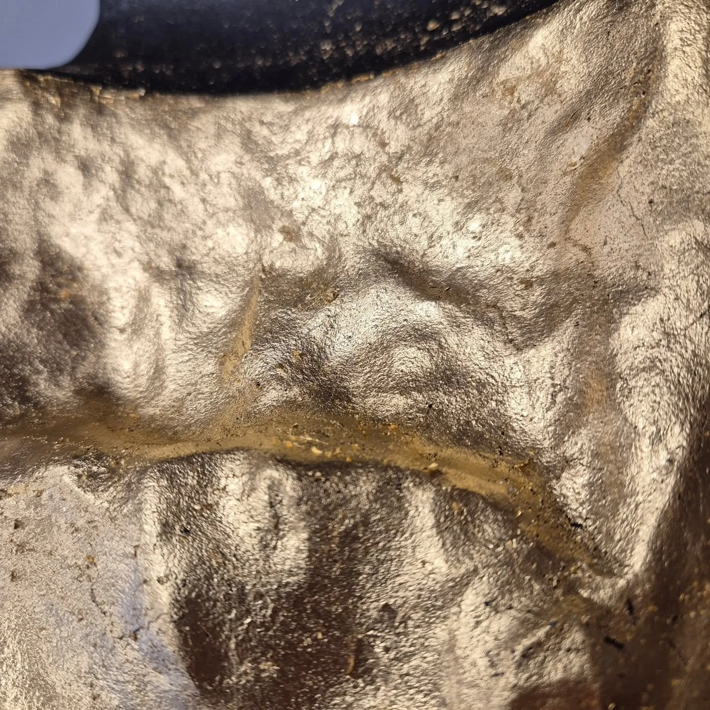 Nouvelle p&eacute;pite en cours d'&eacute;laboration.

New gold nugget in development.

#or #ceramique #art #sculpture #contemporaryceramics #collectibles