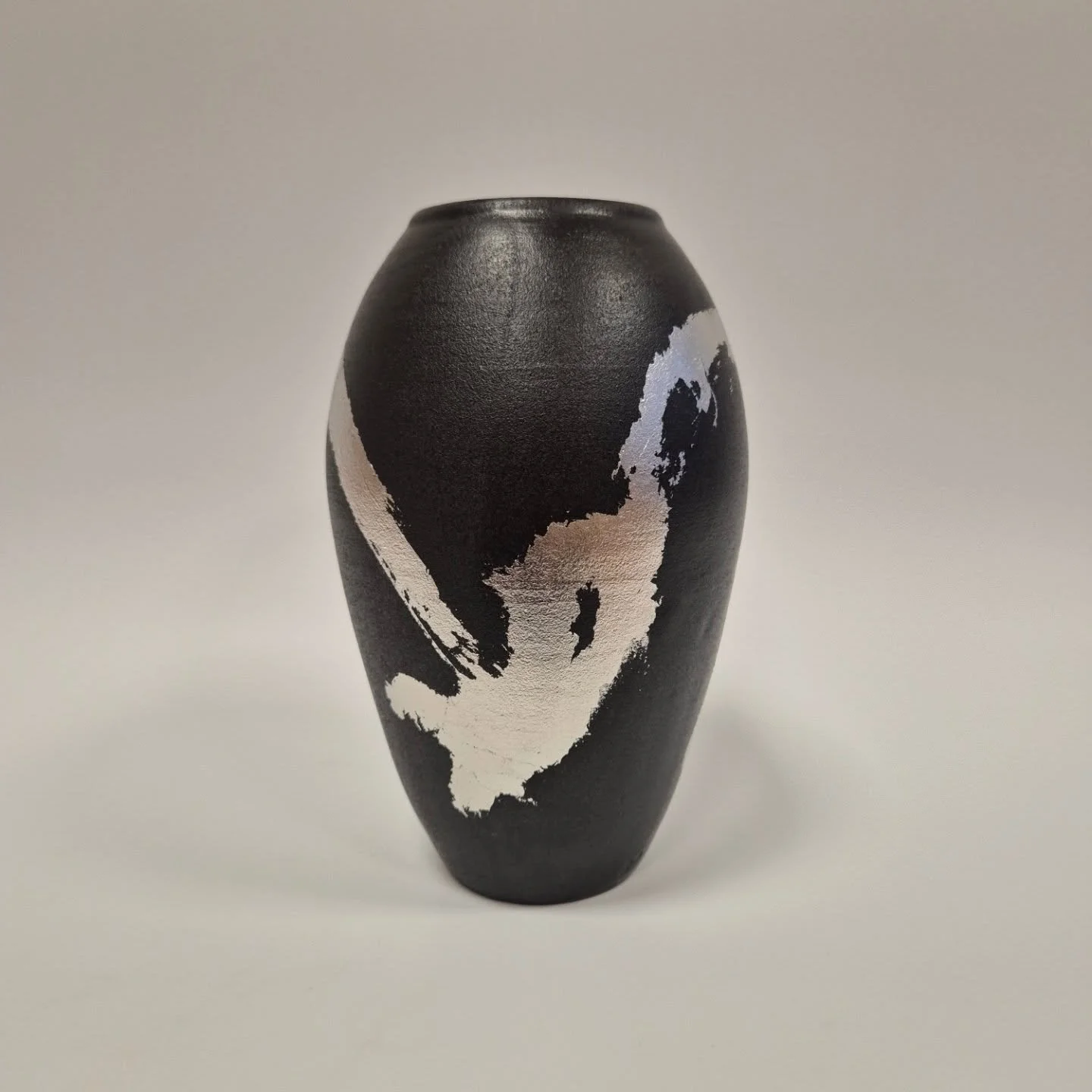 Black glaze and palladium

Email noir et palladium

#art #ceramic #platine