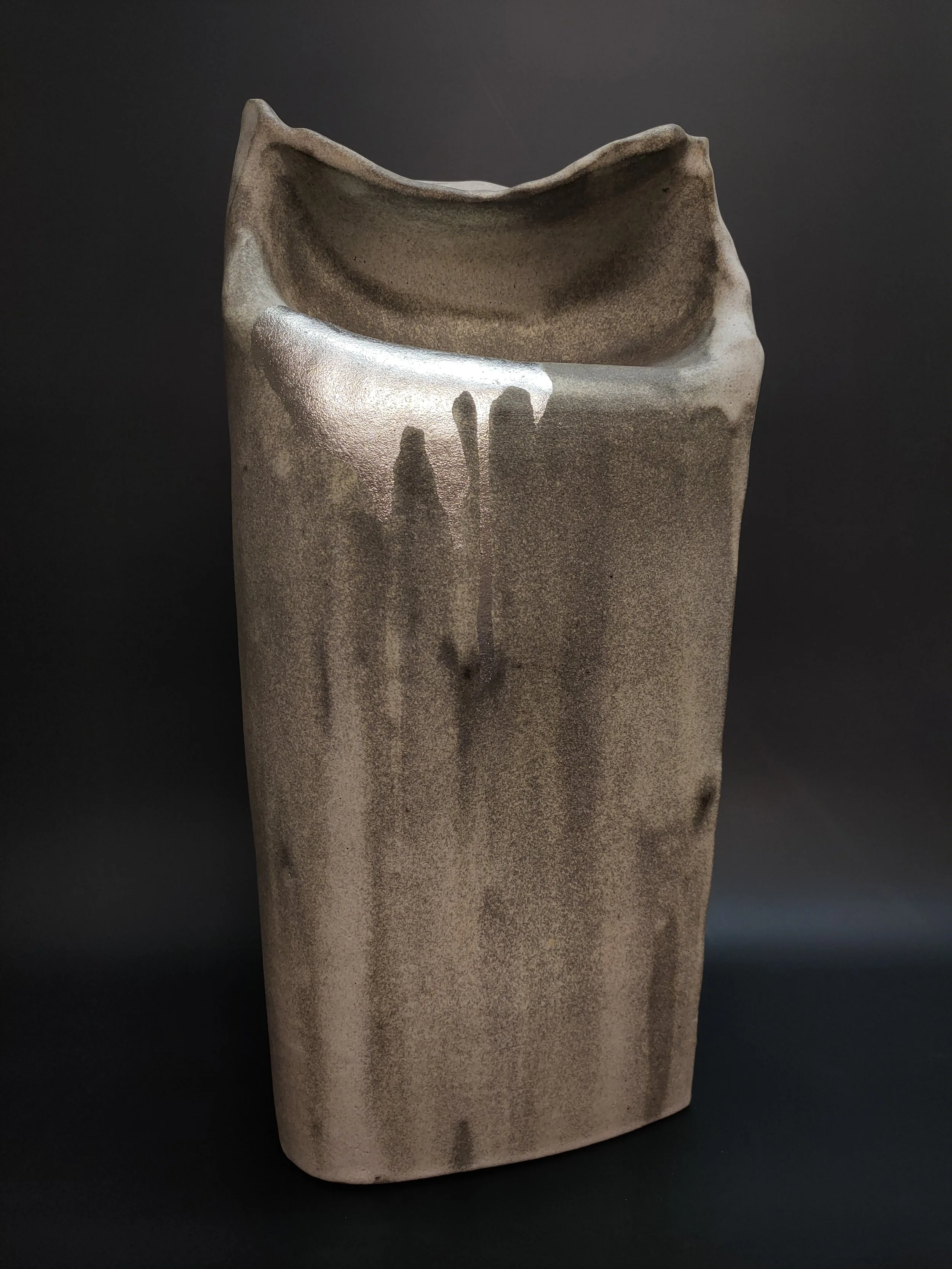 Monolithe Palladium . Grès, émail et feuille de palladium