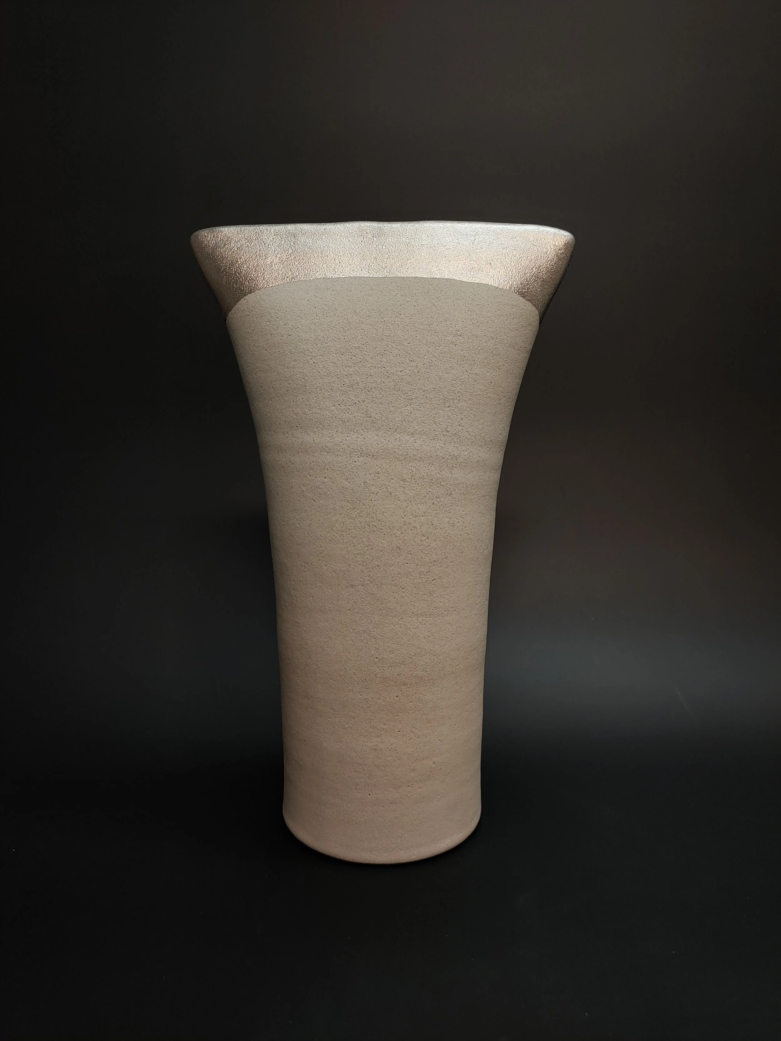 Stèle "Hache". Grès, émail et feuille de palladium