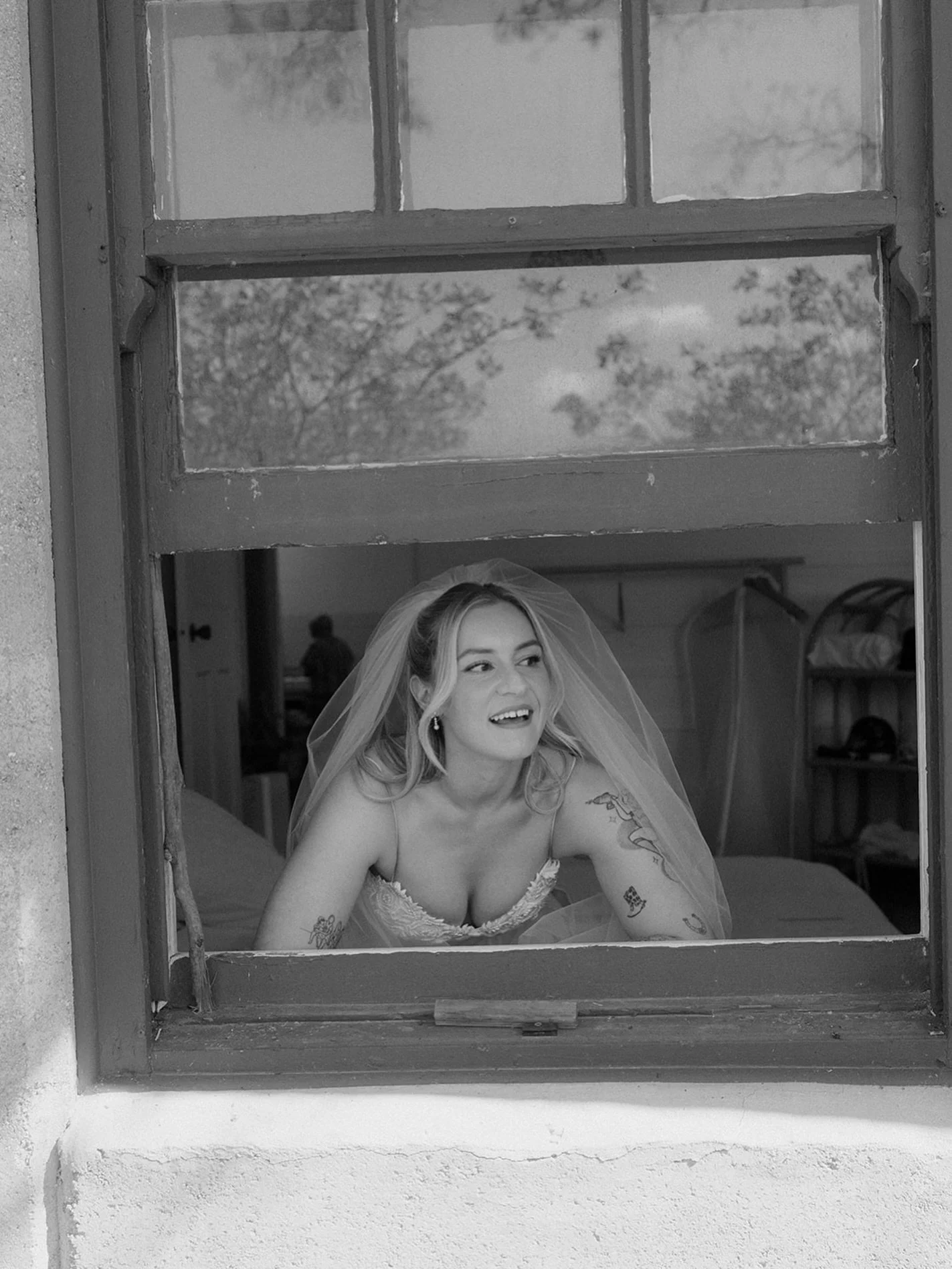 Emily always knew she would wear vintage to her wedding 🖤 it was such an honour to help that dream come true @emrobinss 

A first little peek at one of my favourite vintage reworks to date 💘 

The beautiful @emrobinss vintage wedding gown. By perfe