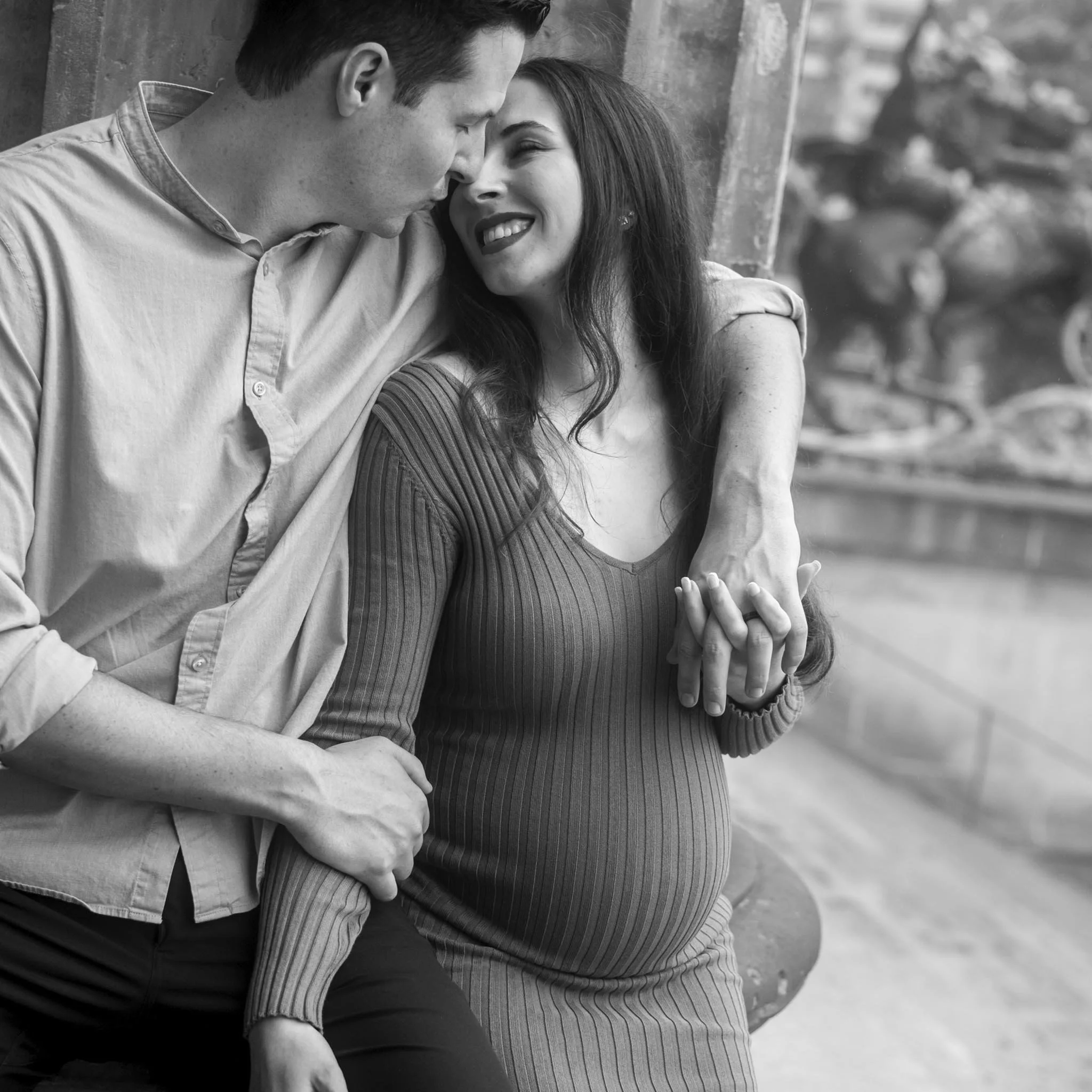 maternity-couple-photoshoot-berlin-black-and-white.jpg