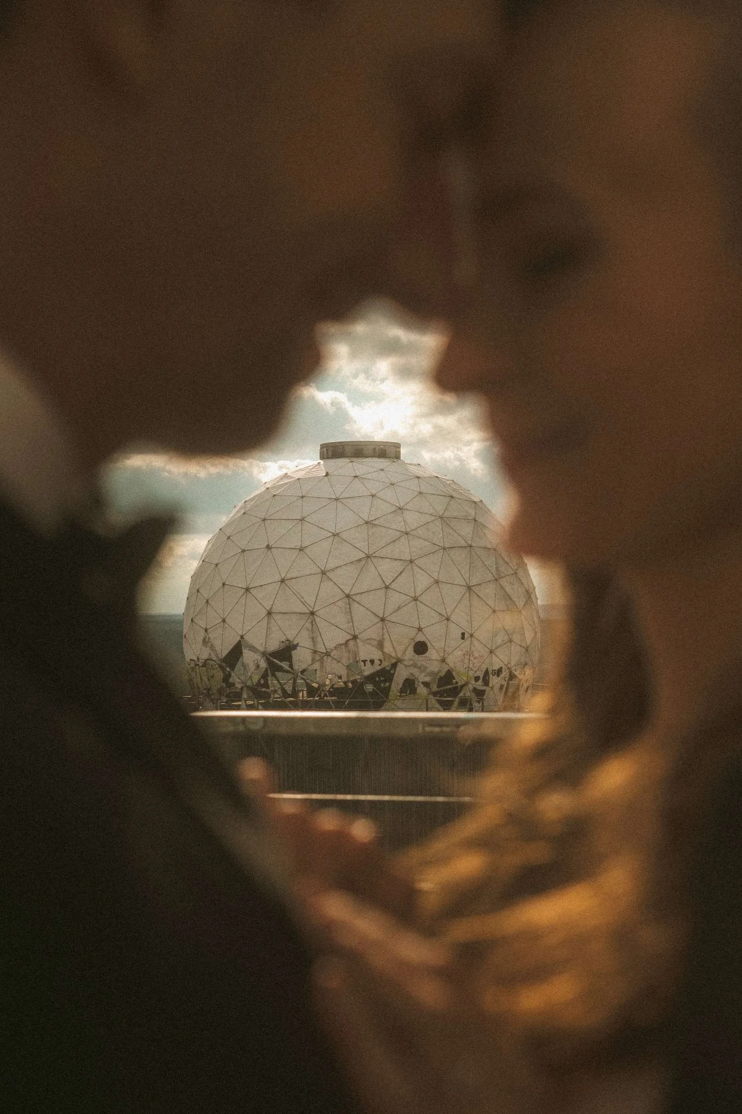 teufelsberg-berlin-radar-dome-wedding-silhouette-couple.jpg