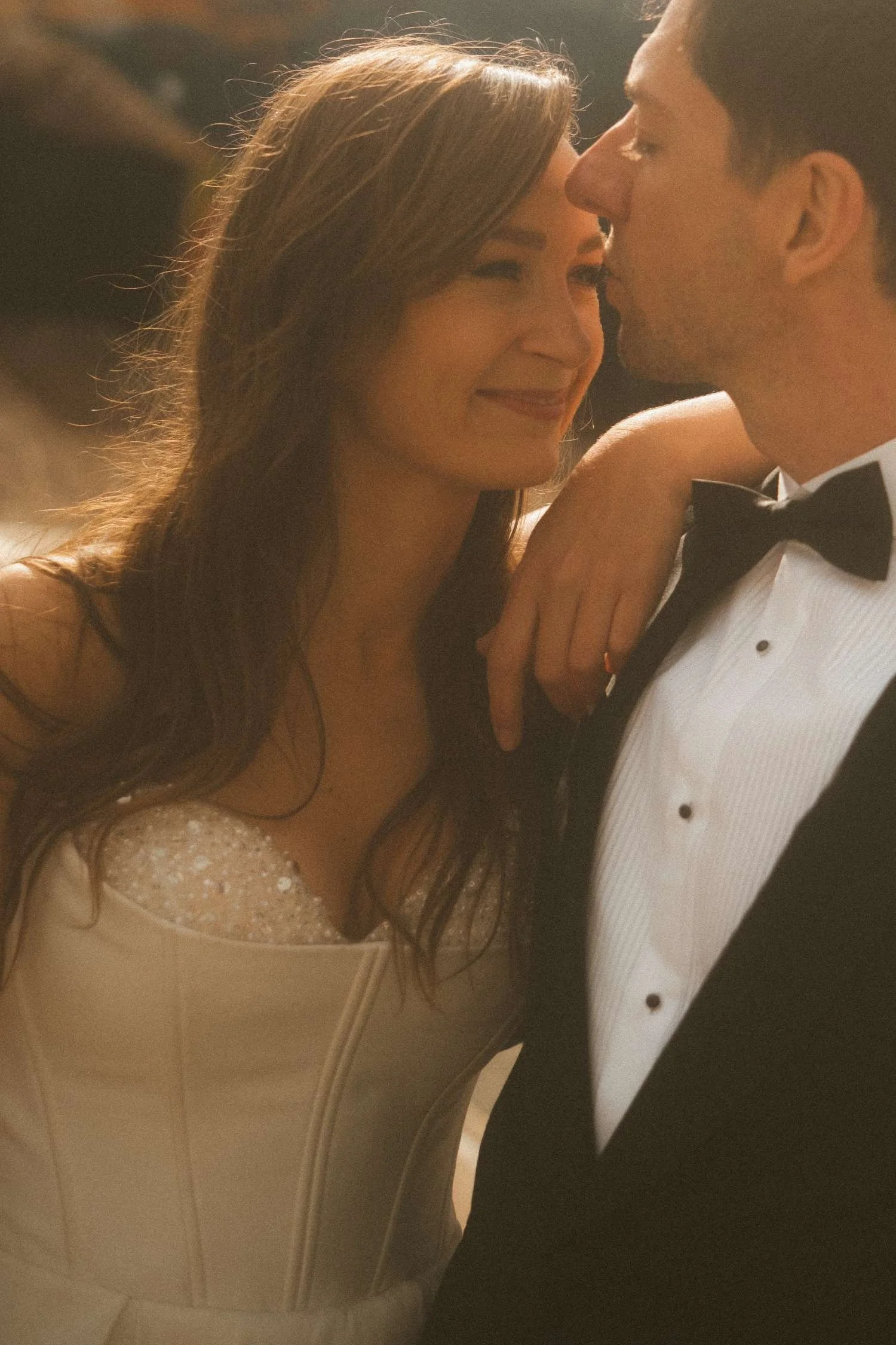Groom kissing bride’s forehead during golden hour wedding photoshoot at Teufelsberg Berlin