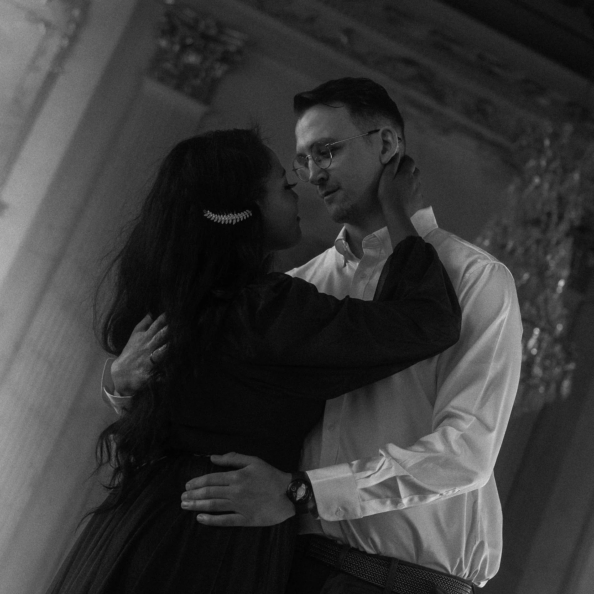 Timeless Black-and-White Engagement Portrait at Charlottenburg Palace.jpg