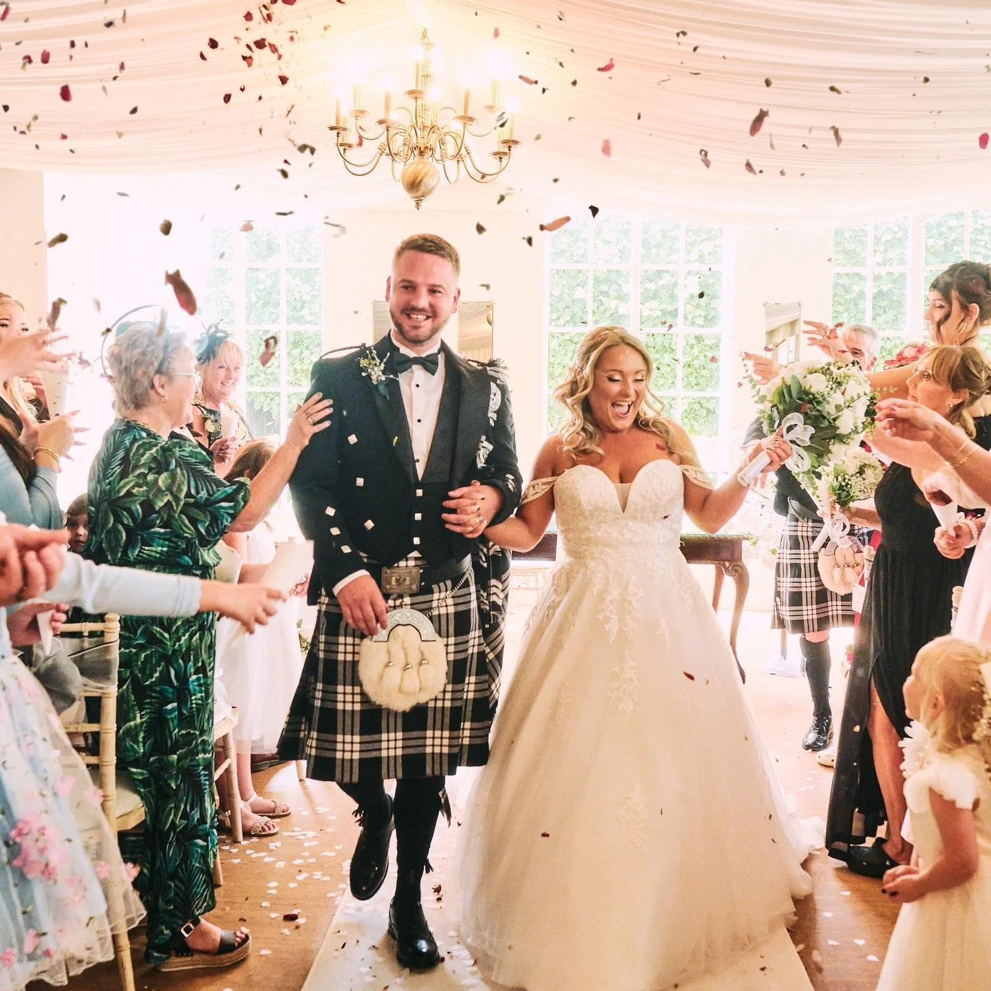 This wedding was so fun! Love this confetti shot at S&amp;J&rsquo;s wedding!

#weddingphotography #weddingphotographer #confettishot #weddingconfetti #weddingphotoinspirations #ukweddingphotographer #cambridgeshireweddingphotographer #westsussexweddi