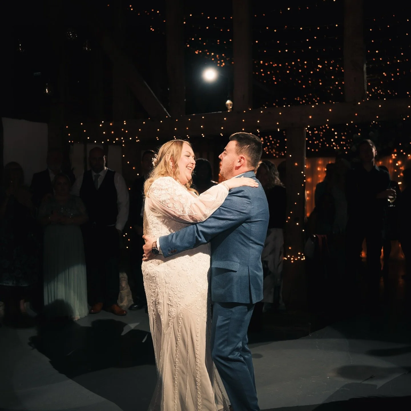 J&amp;C&rsquo;s Twilight Wedding earlier this year was so amazing, it really was the best day and the photos came out perfectly, that LOVE sign though&hellip;!! 

venue: @thebarnyardkent 

#thebarnyardkentwedding #thebarnyardkent #twilightwedding #tw
