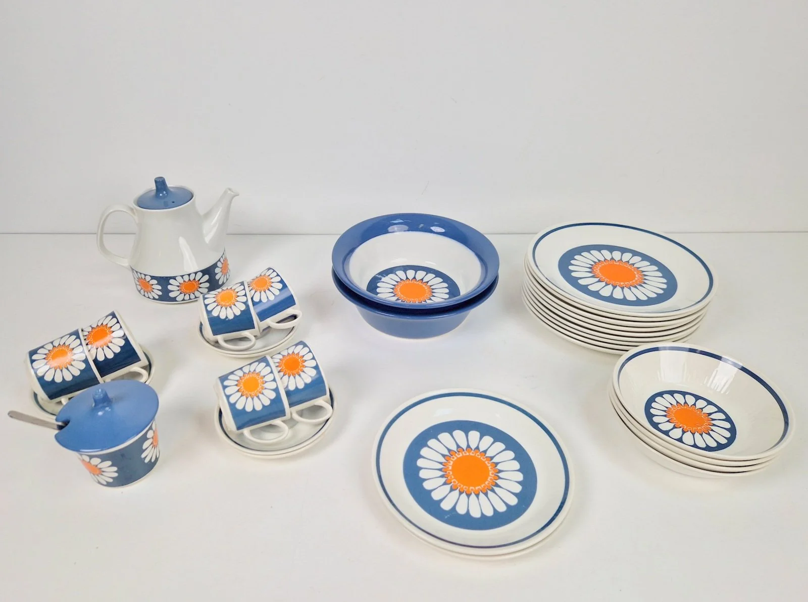 Daisy Turi Tableware from Figgjo Flint, Norway, 1960s, Set of 24