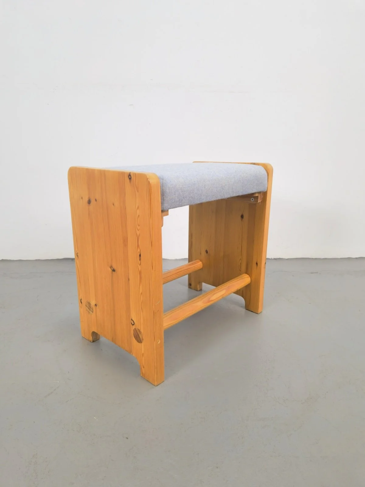 Mid-Century Scandinavian Pine Stool in the style of Charlotte Perriand, 1960s