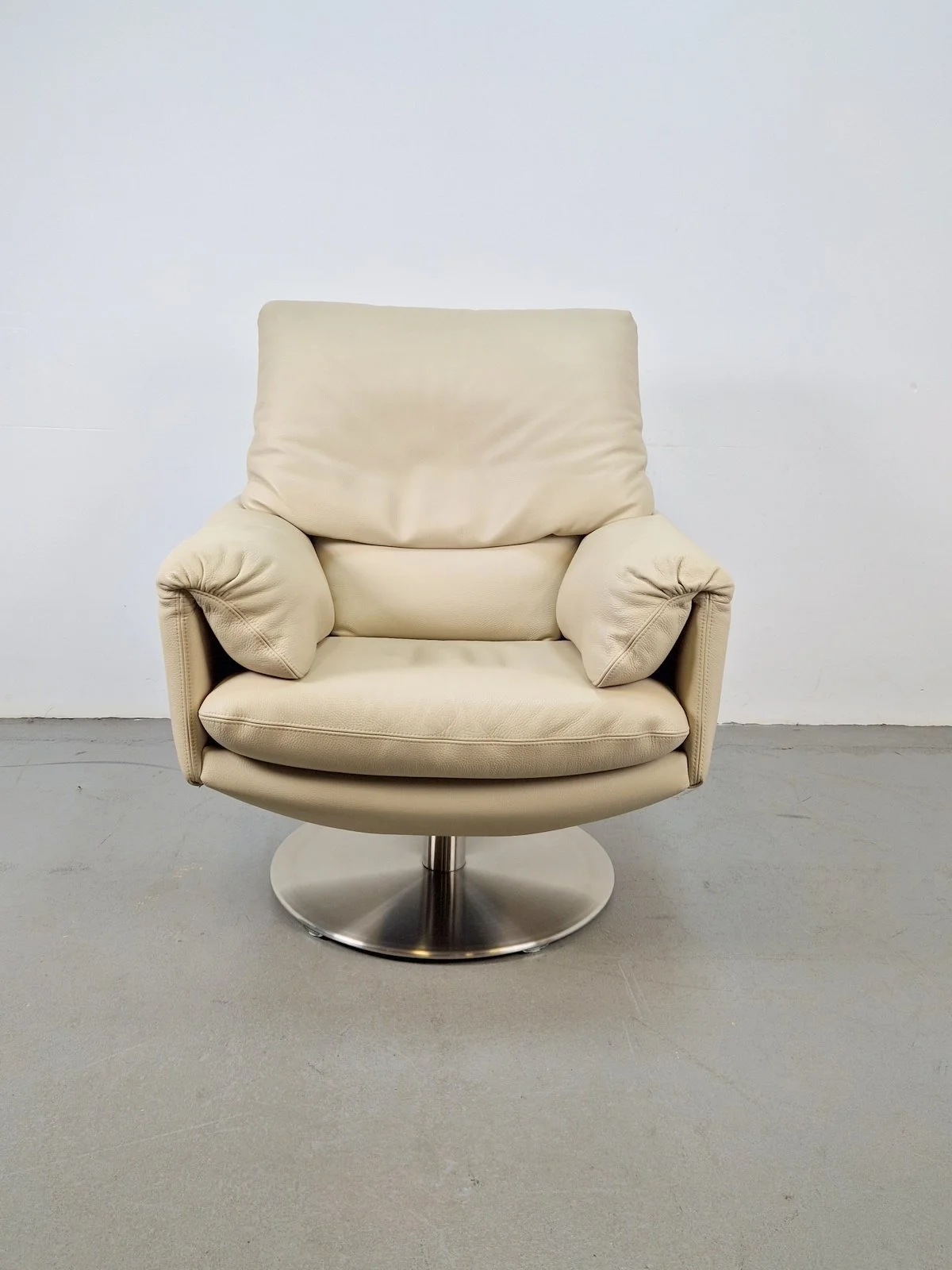 Cece Swivel Chair in Leather by Leolux, Recliner